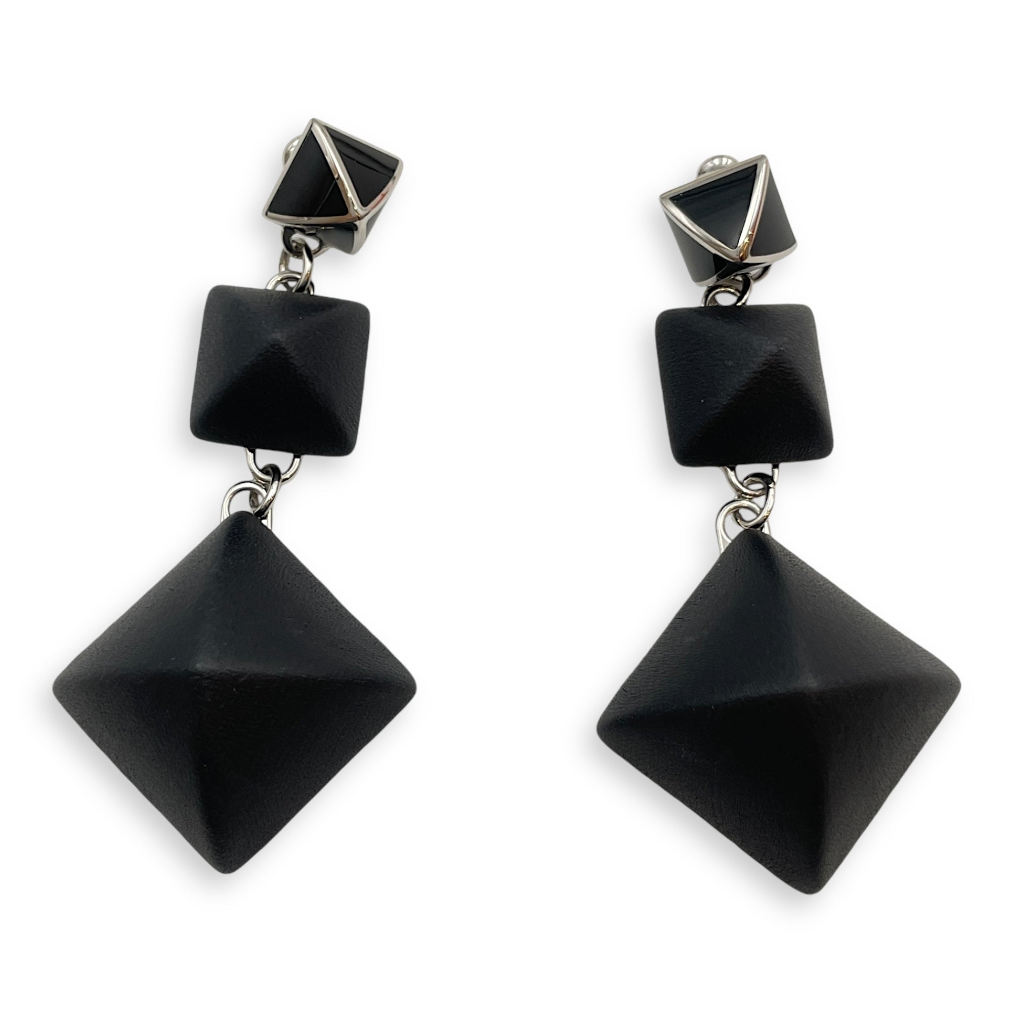【HERMES】クールなレザースタッド☆人気ピアス Medor Gaine GM Hermès Medor Gaine Earrings GM Black Earrings in Swift