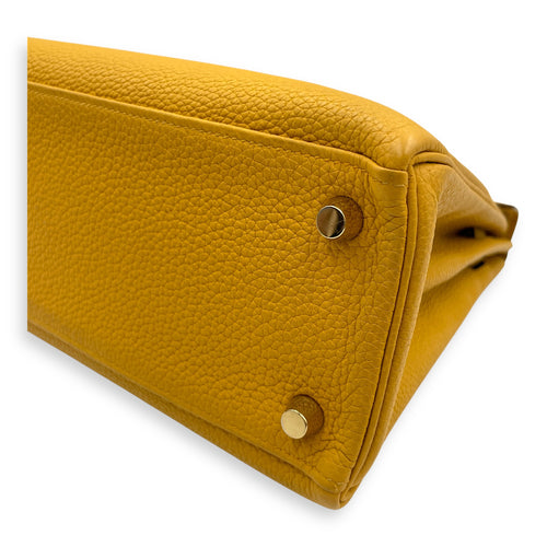 Kelly 25 Jaune Ambre in Togo, Gold hardware