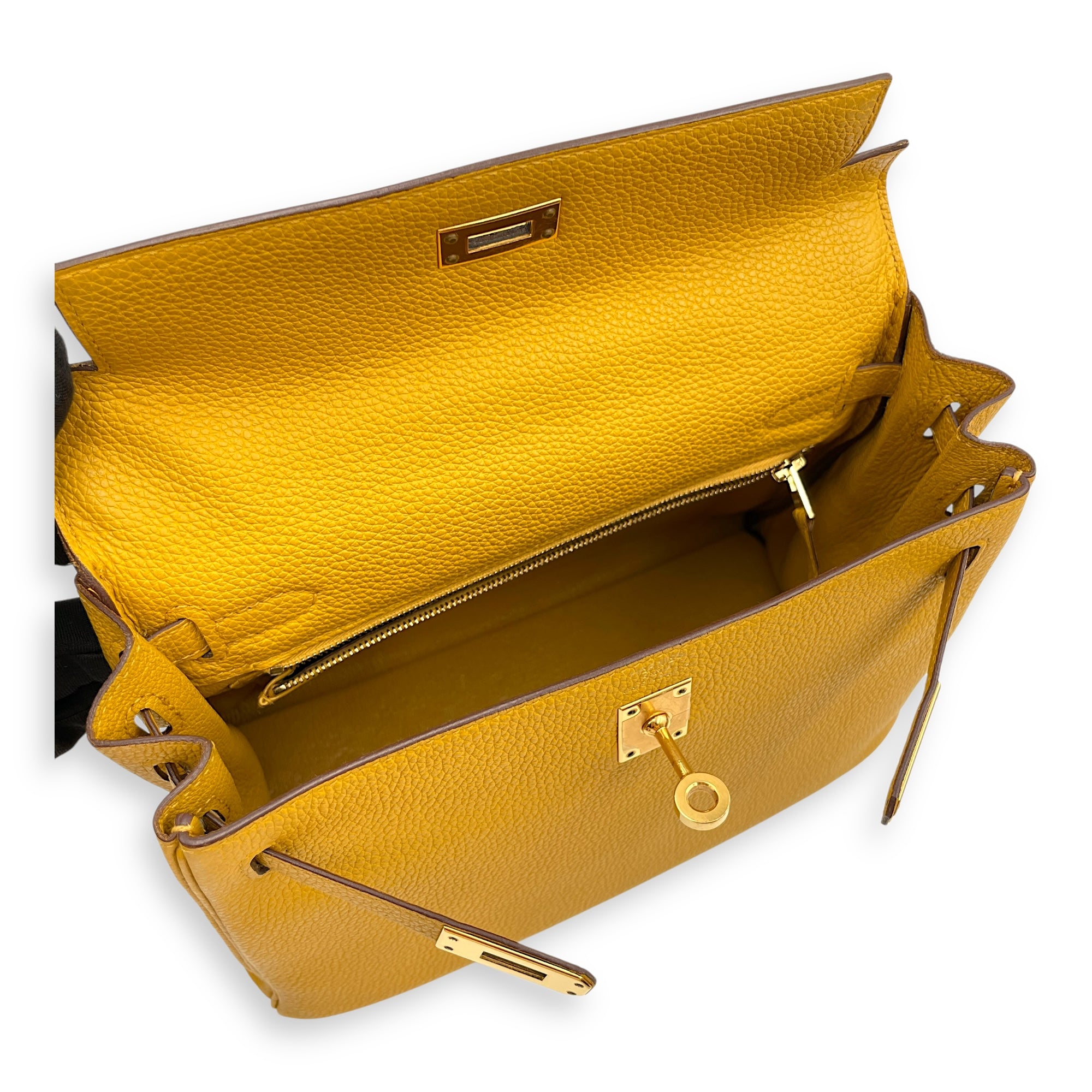 Kelly 25 Jaune Ambre in Togo, Gold hardware