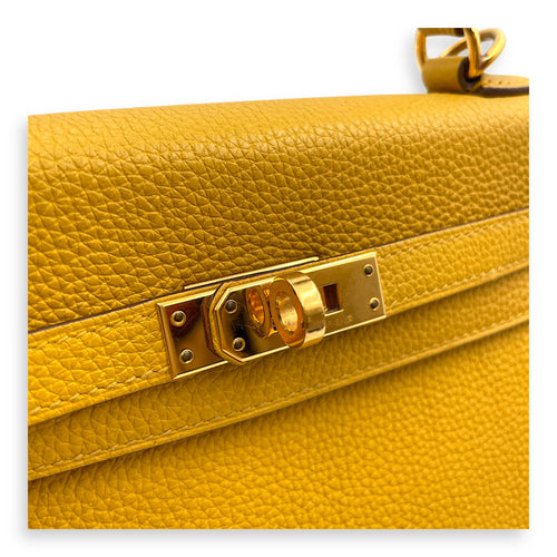 Kelly 25 Jaune Ambre in Togo, Gold hardware