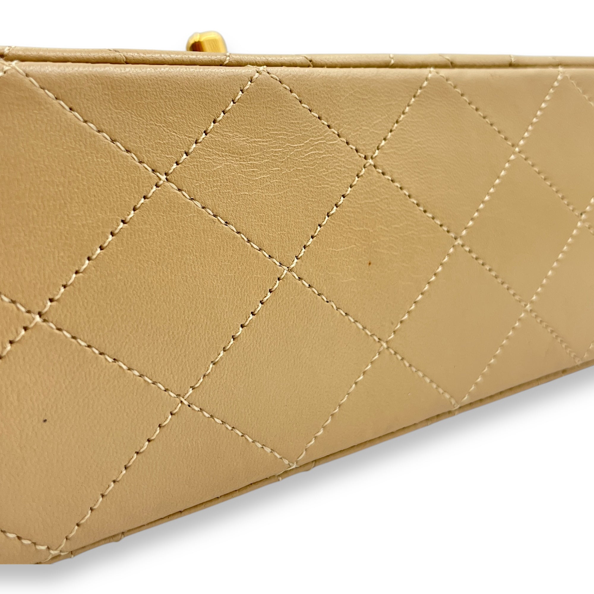 Vintage Classic (DF) 2.55 Beige Shoulder Bag in Lambskin, Gold hardware