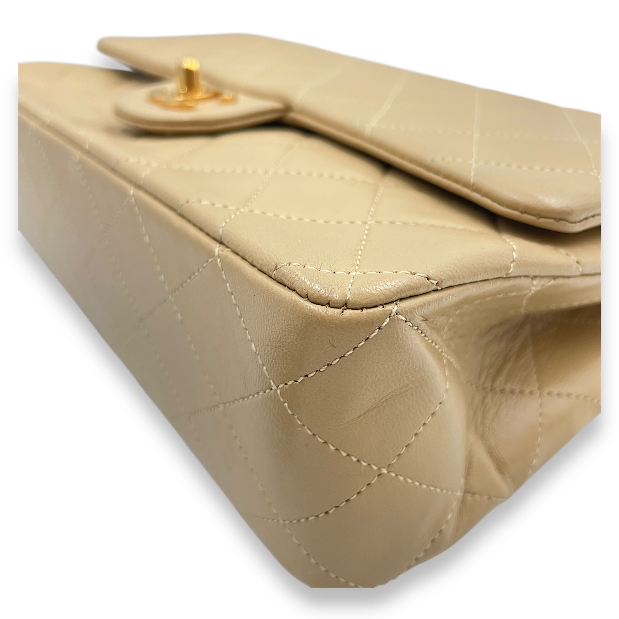 Vintage Classic (DF) 2.55 Beige Shoulder Bag in Lambskin, Gold hardware