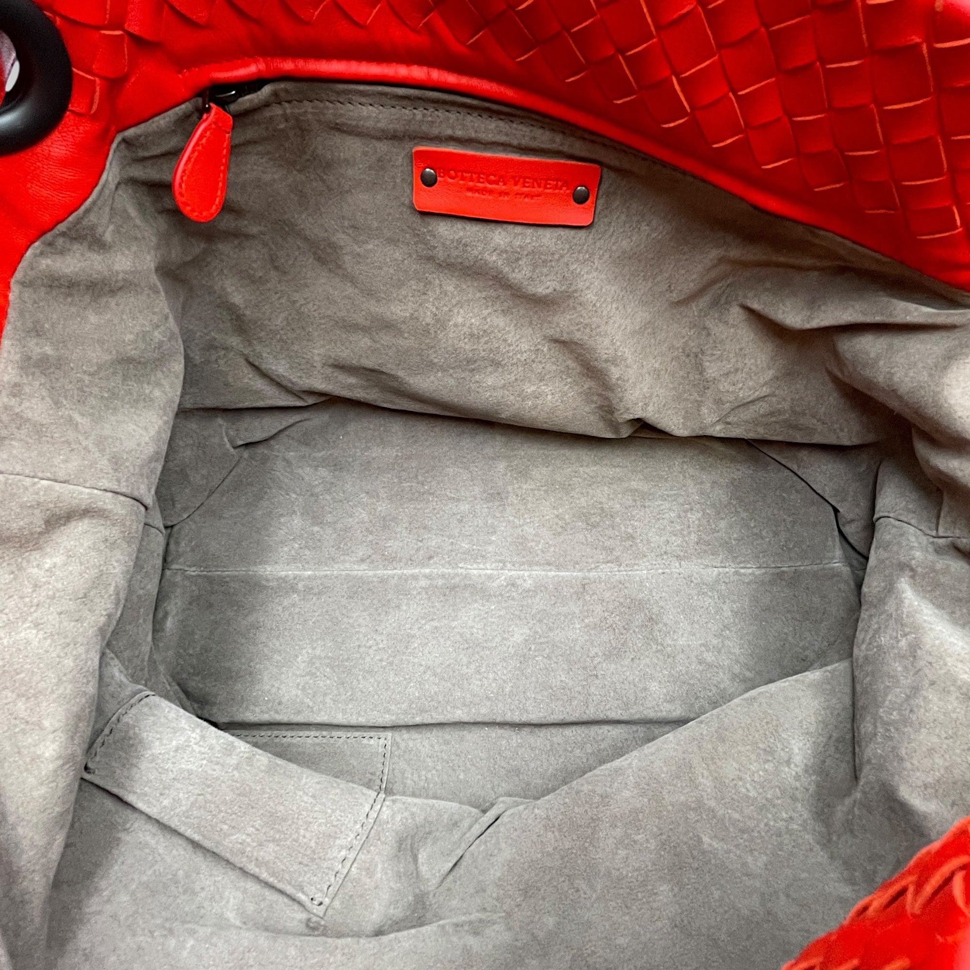 Intrecciato Garda Large Orange-Red Shoulder Bag in Nappa Leather, Ruthenium hardware