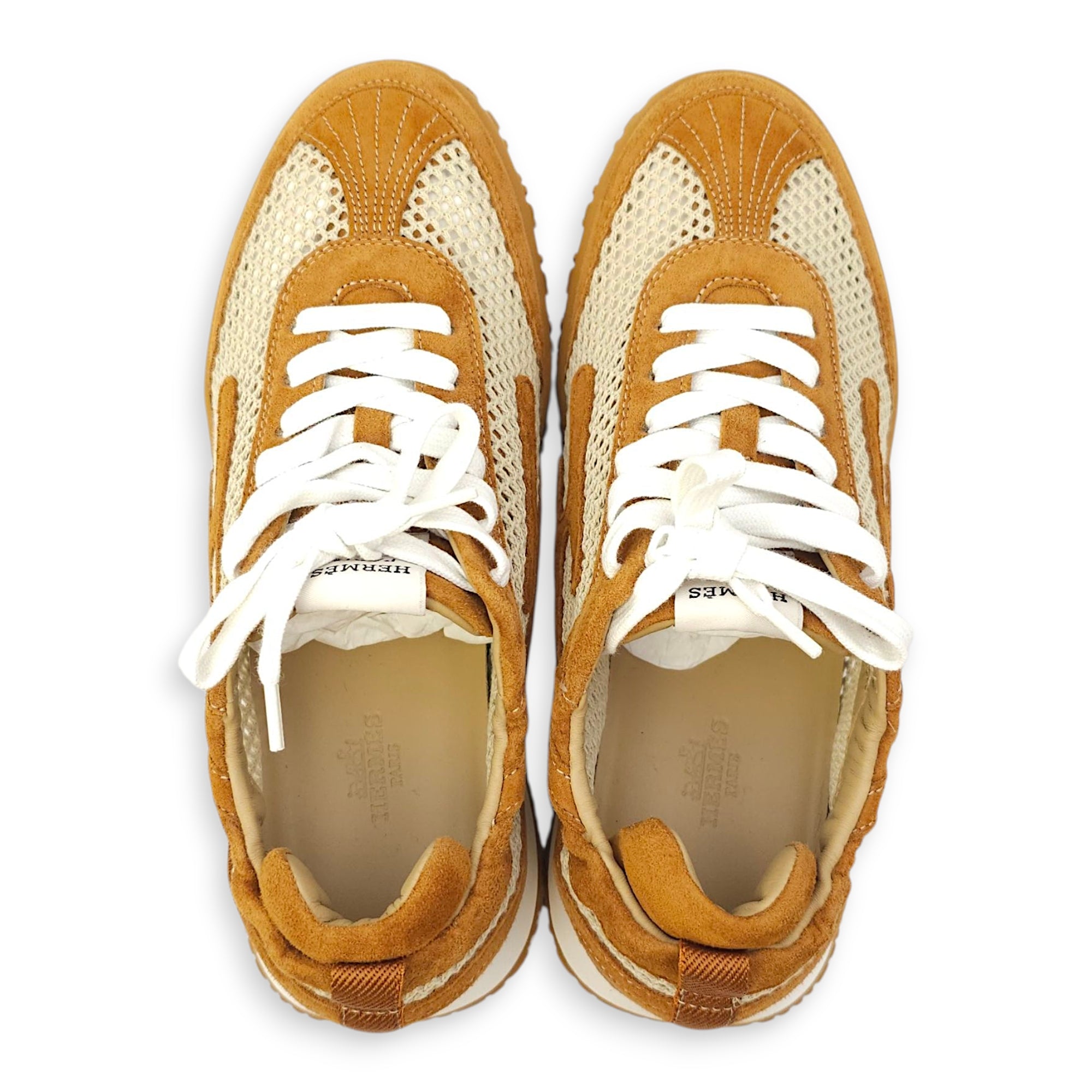 Jet 38 Sneaker