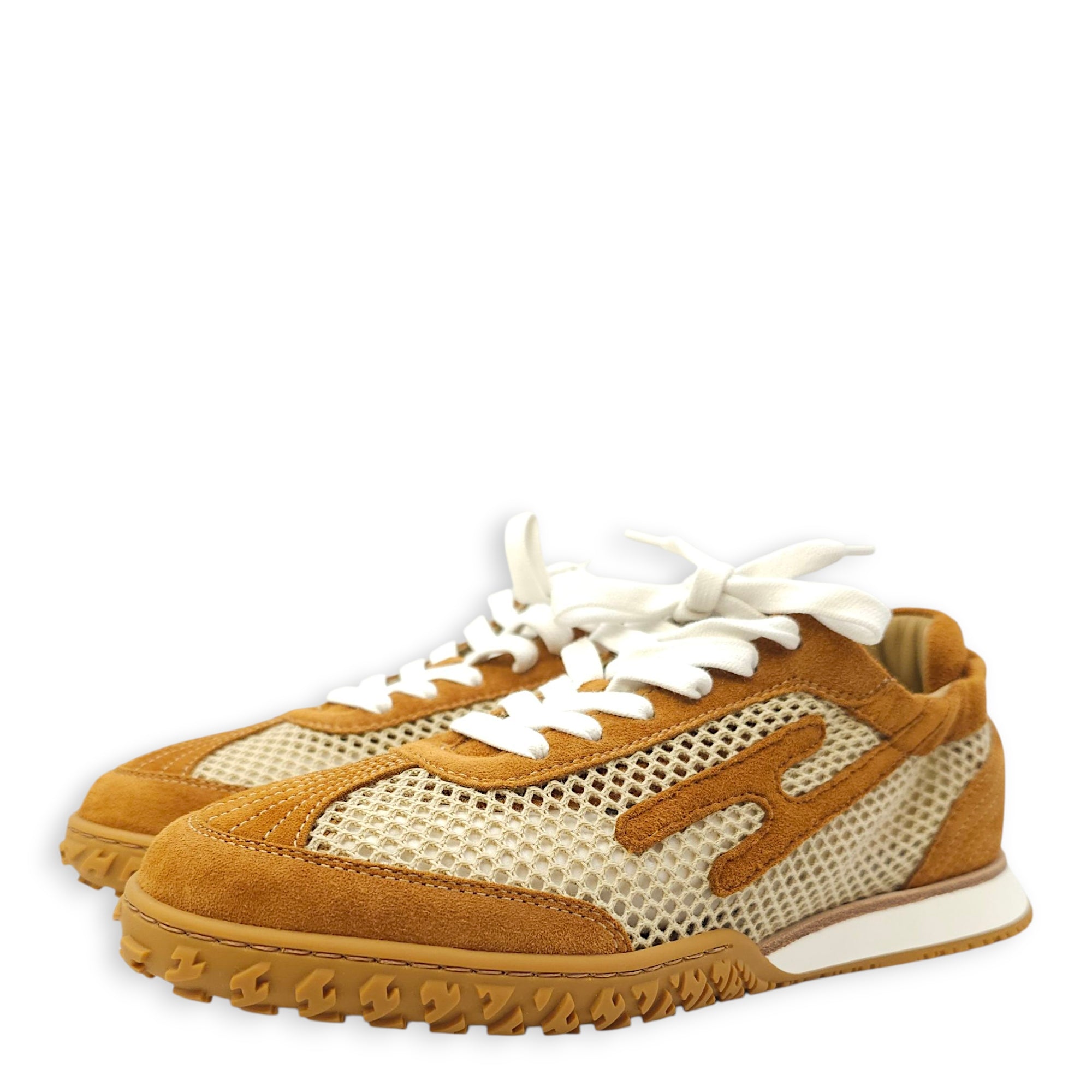 Jet 38 Sneaker
