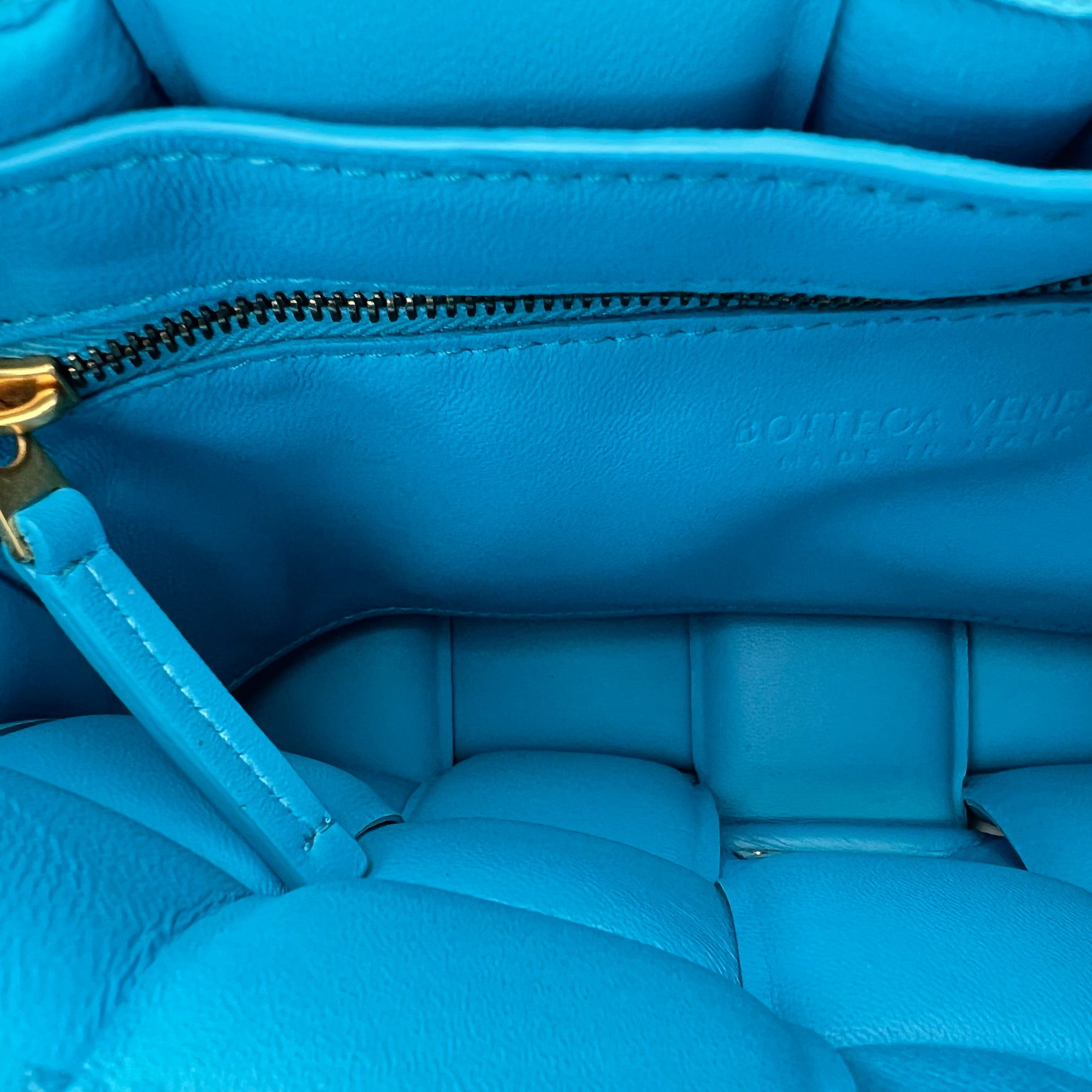 Padded Cassette Shoulder Bag Blue in Lambskin, Gold hardware
