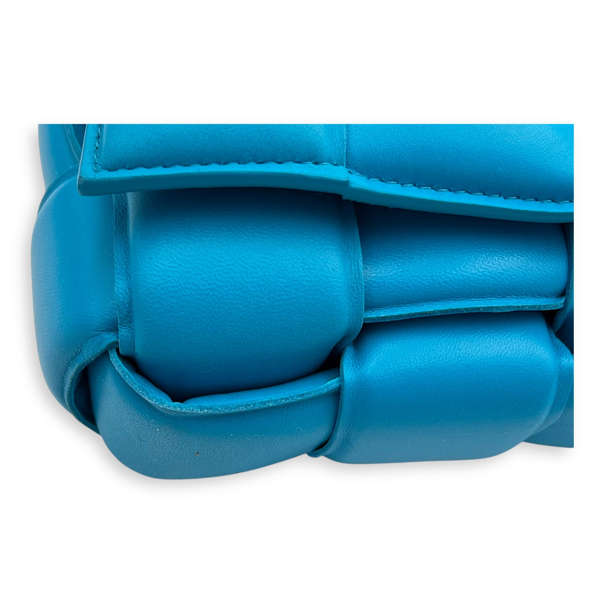 Padded Cassette Shoulder Bag Blue in Lambskin, Gold hardware