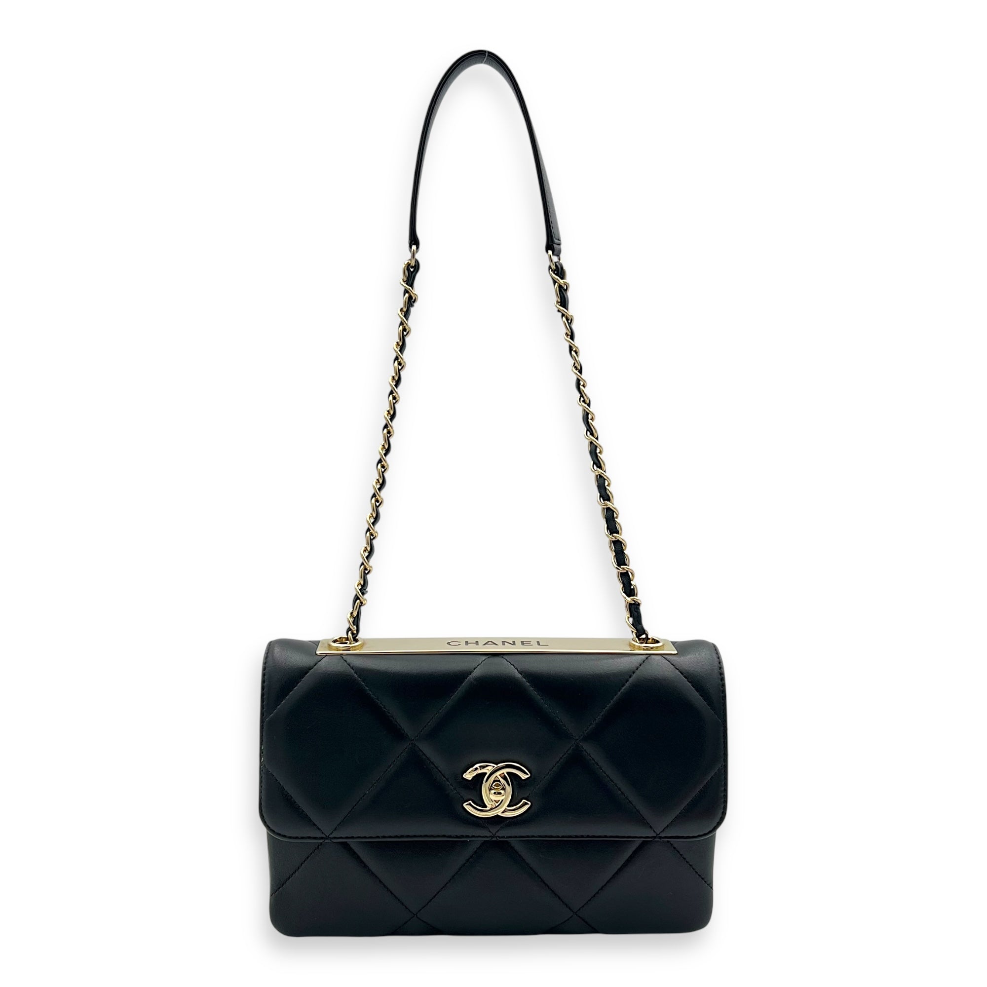 Trendy CC Shoulder Bag Black in Lambskin, Gold hardware