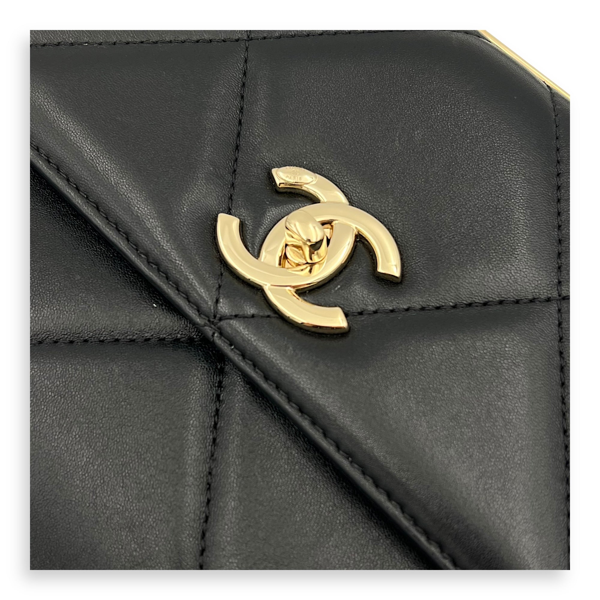Trendy CC Shoulder Bag Black in Lambskin, Gold hardware