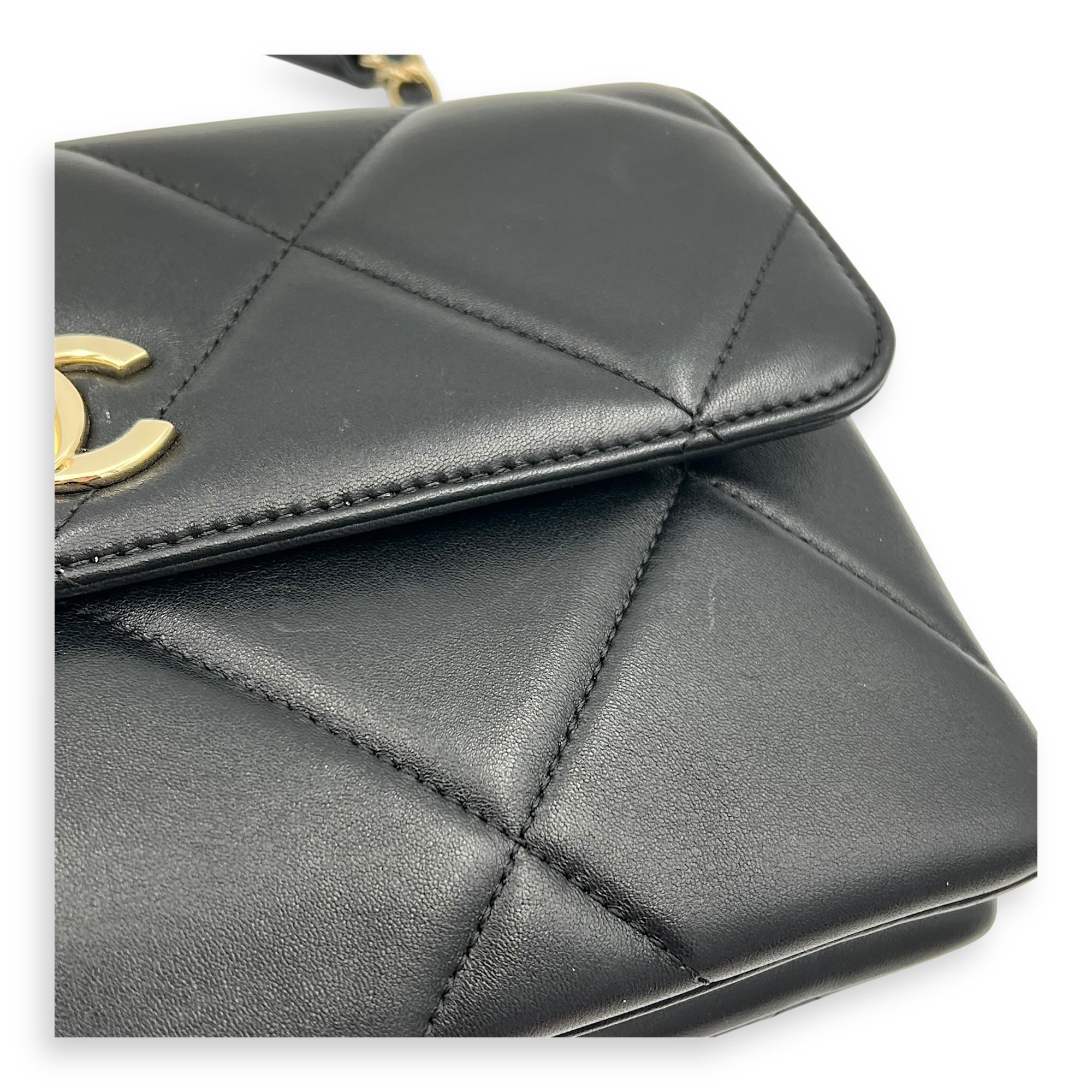 Trendy CC Shoulder Bag Black in Lambskin, Gold hardware