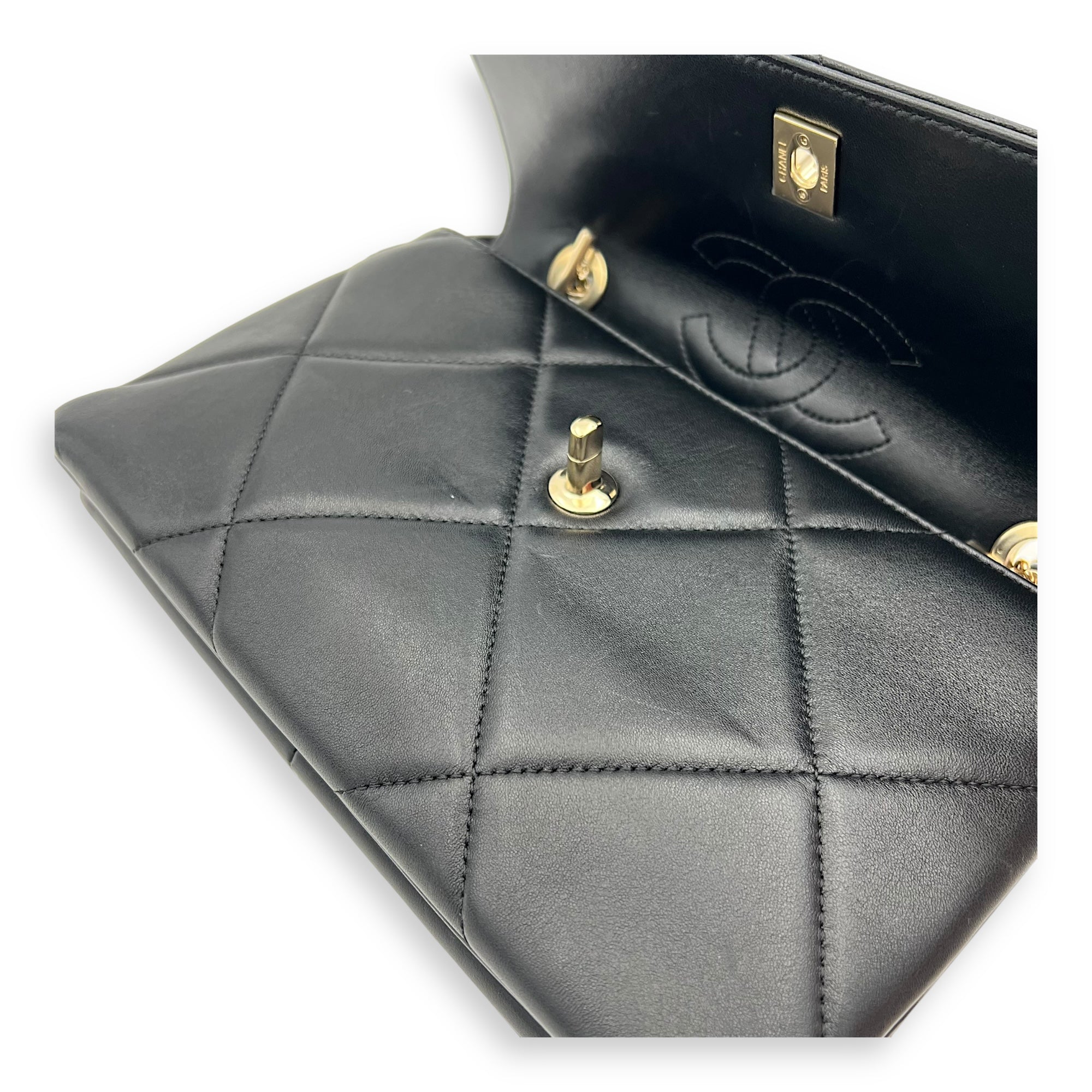Trendy CC Shoulder Bag Black in Lambskin, Gold hardware