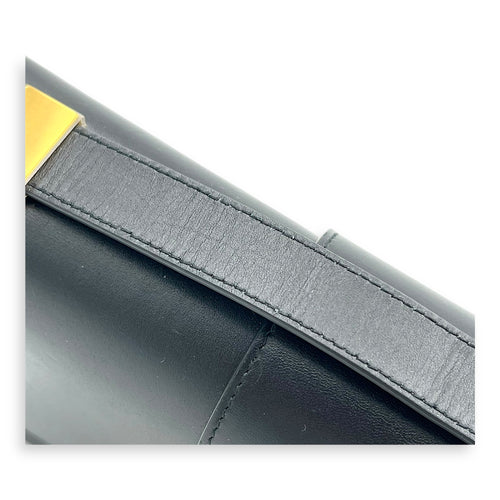 30 Montaigne Shoulder Bag Medium Black in Calfskin, Gold hardware