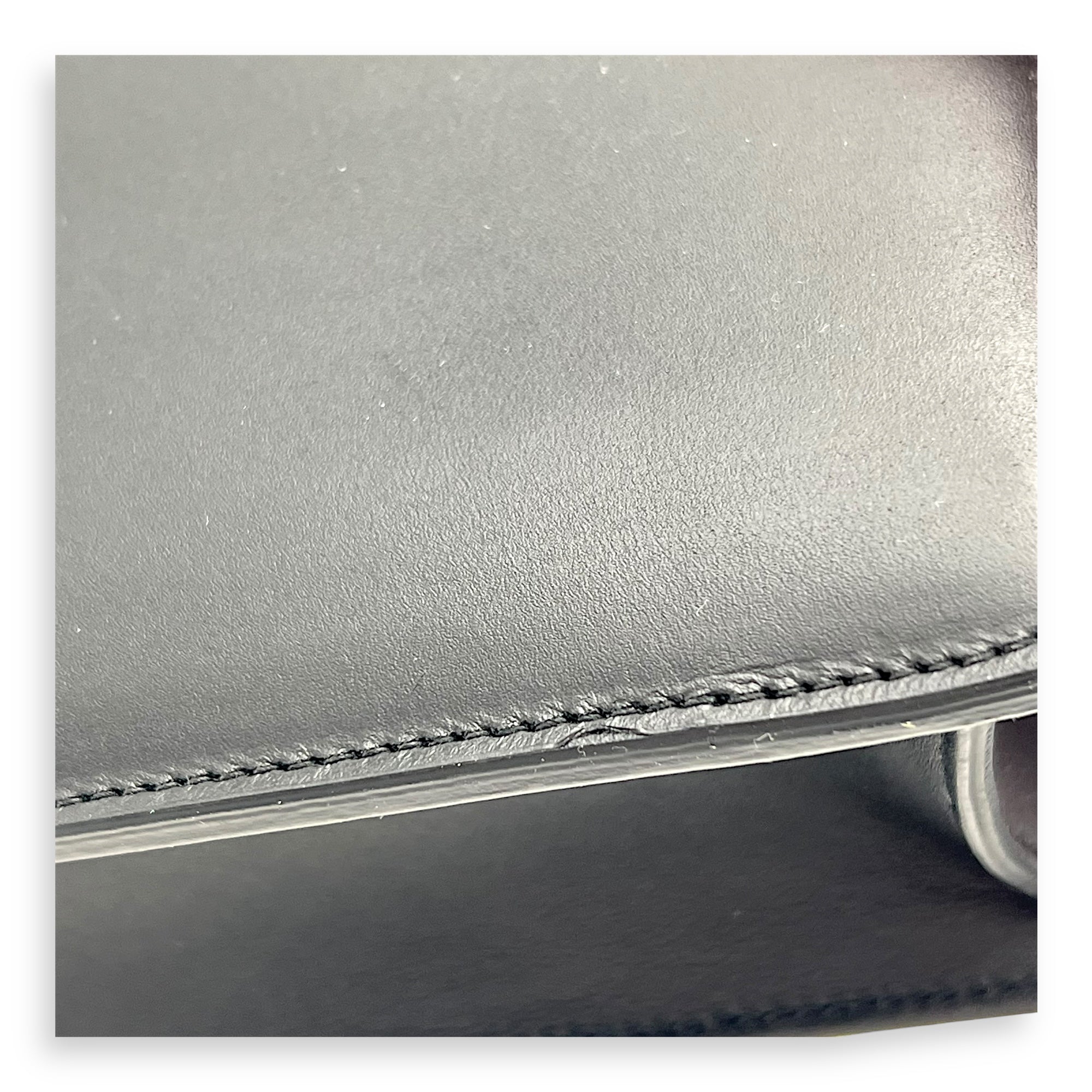 30 Montaigne Shoulder Bag Medium Black in Calfskin, Gold hardware