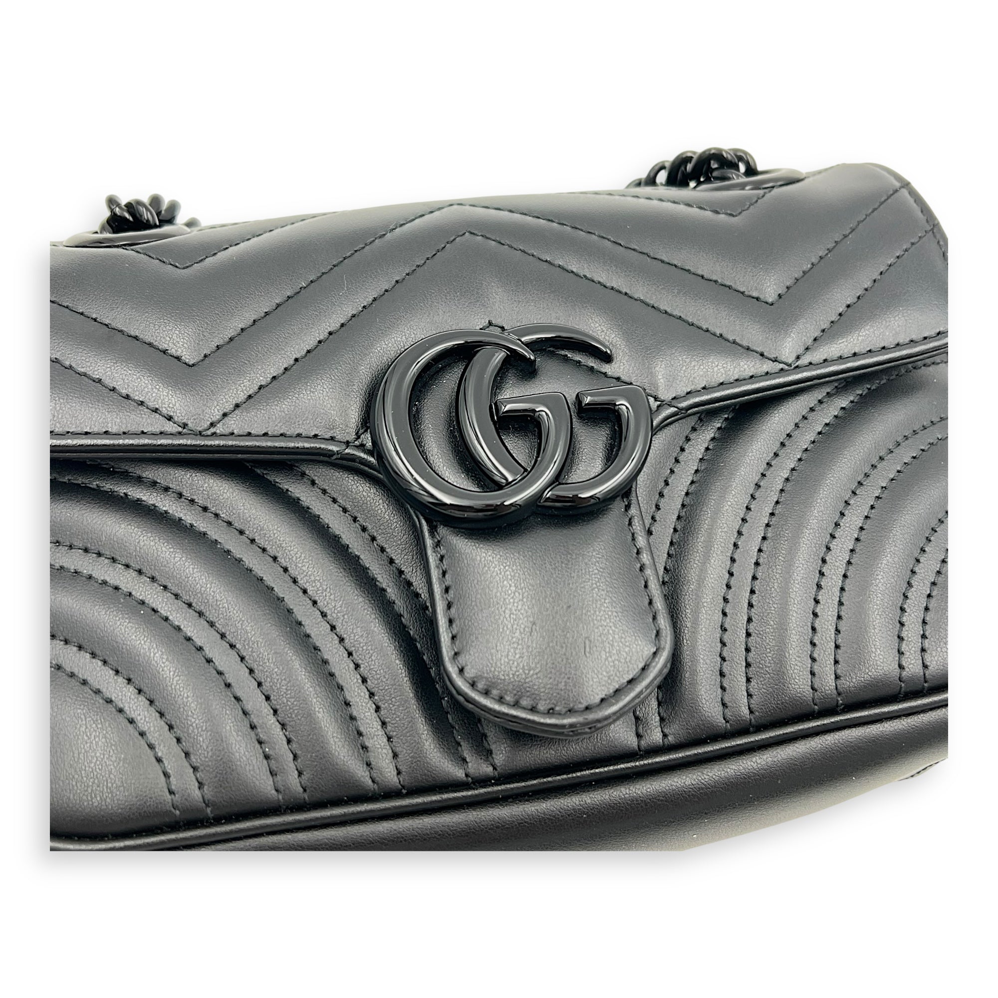 GG Marmont Shoulder Bag Small Black in Calfskin, black hardware