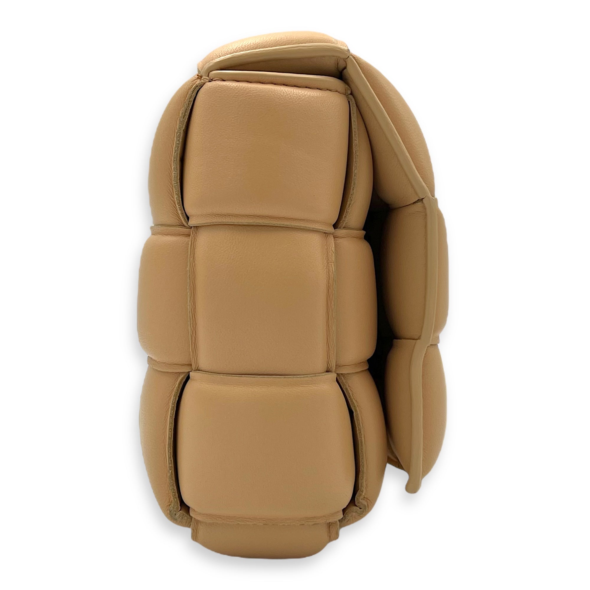 Bottega Veneta Cassette Shoulder Bag Beige in Lambskin, Gold hardware_3