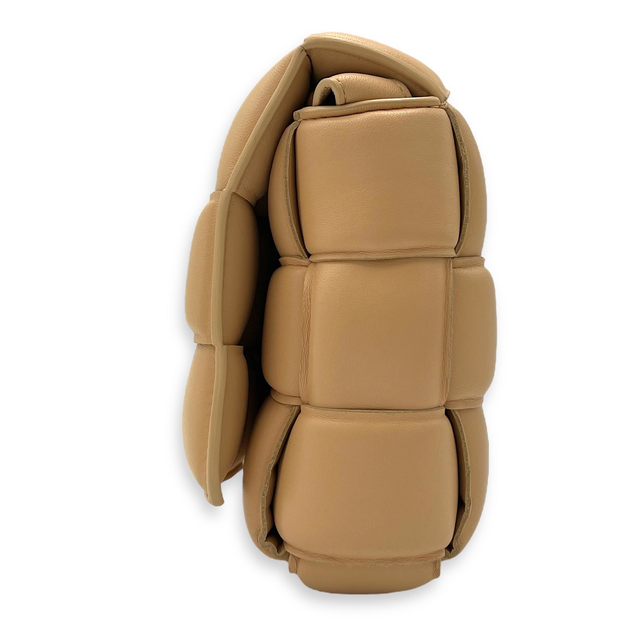 Bottega Veneta Cassette Shoulder Bag Beige in Lambskin, Gold hardware_4