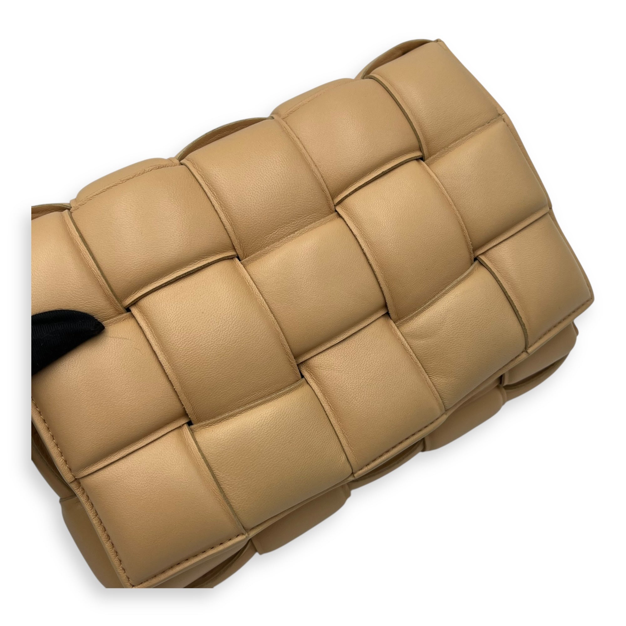 Bottega Veneta Cassette Shoulder Bag Beige in Lambskin, Gold hardware_6