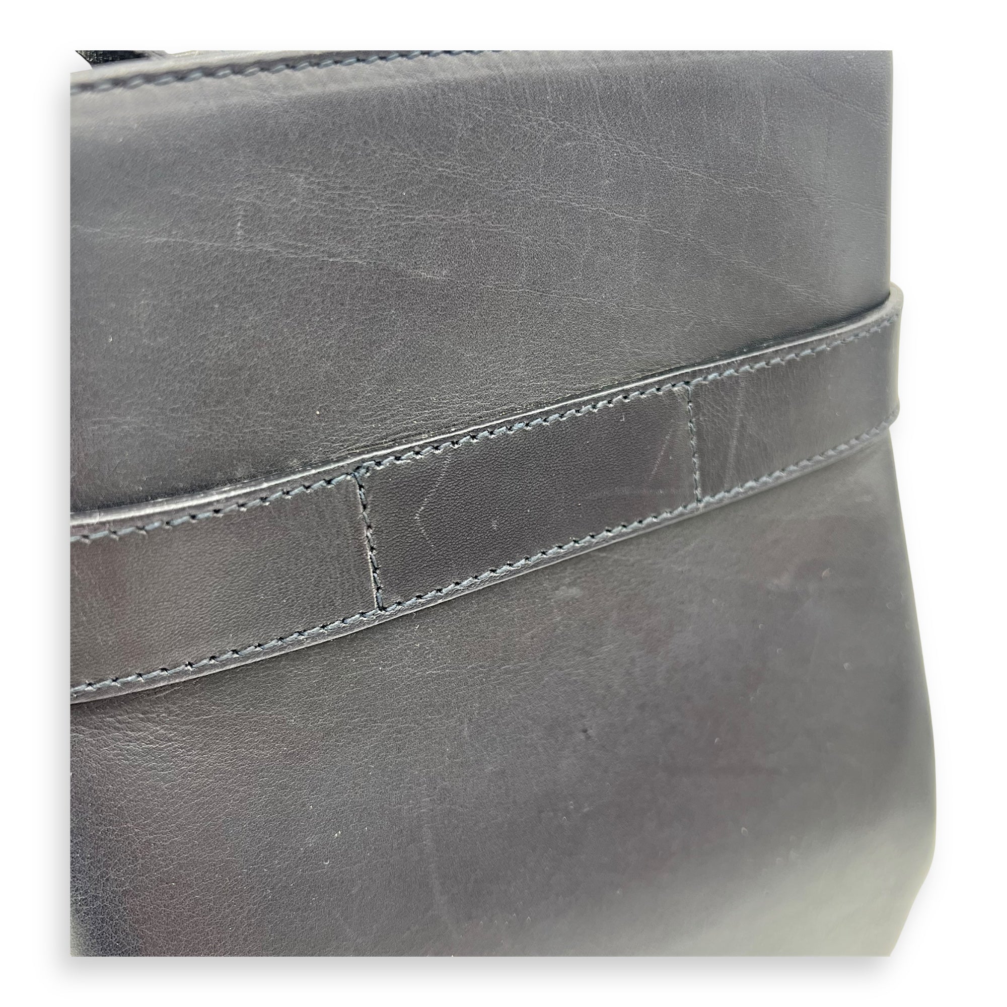 Salvatore Ferragamo Gancini Shoulder Bag Black in Calfskin, Gold hardware_9