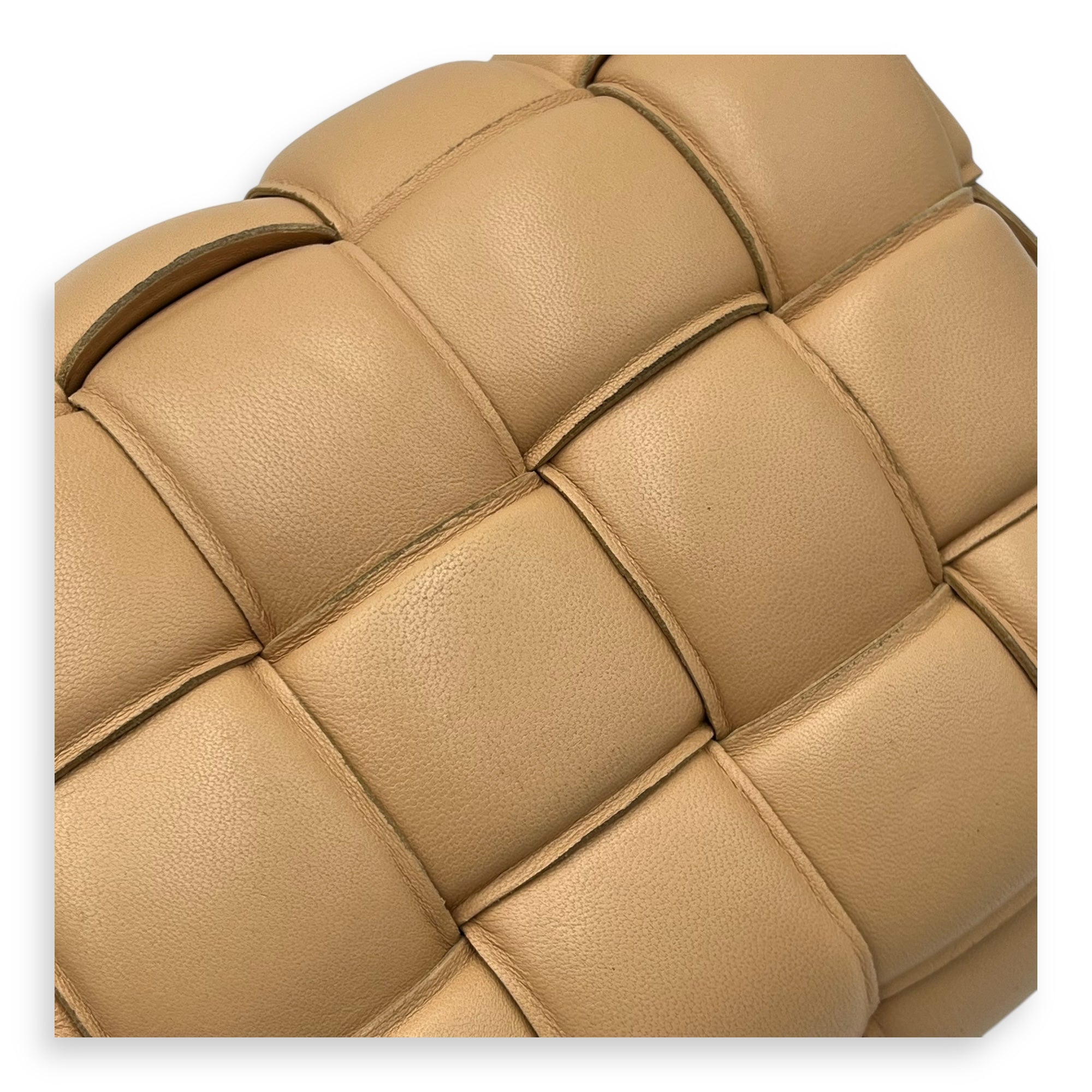 Bottega Veneta Cassette Shoulder Bag Beige in Lambskin, Gold hardware_8