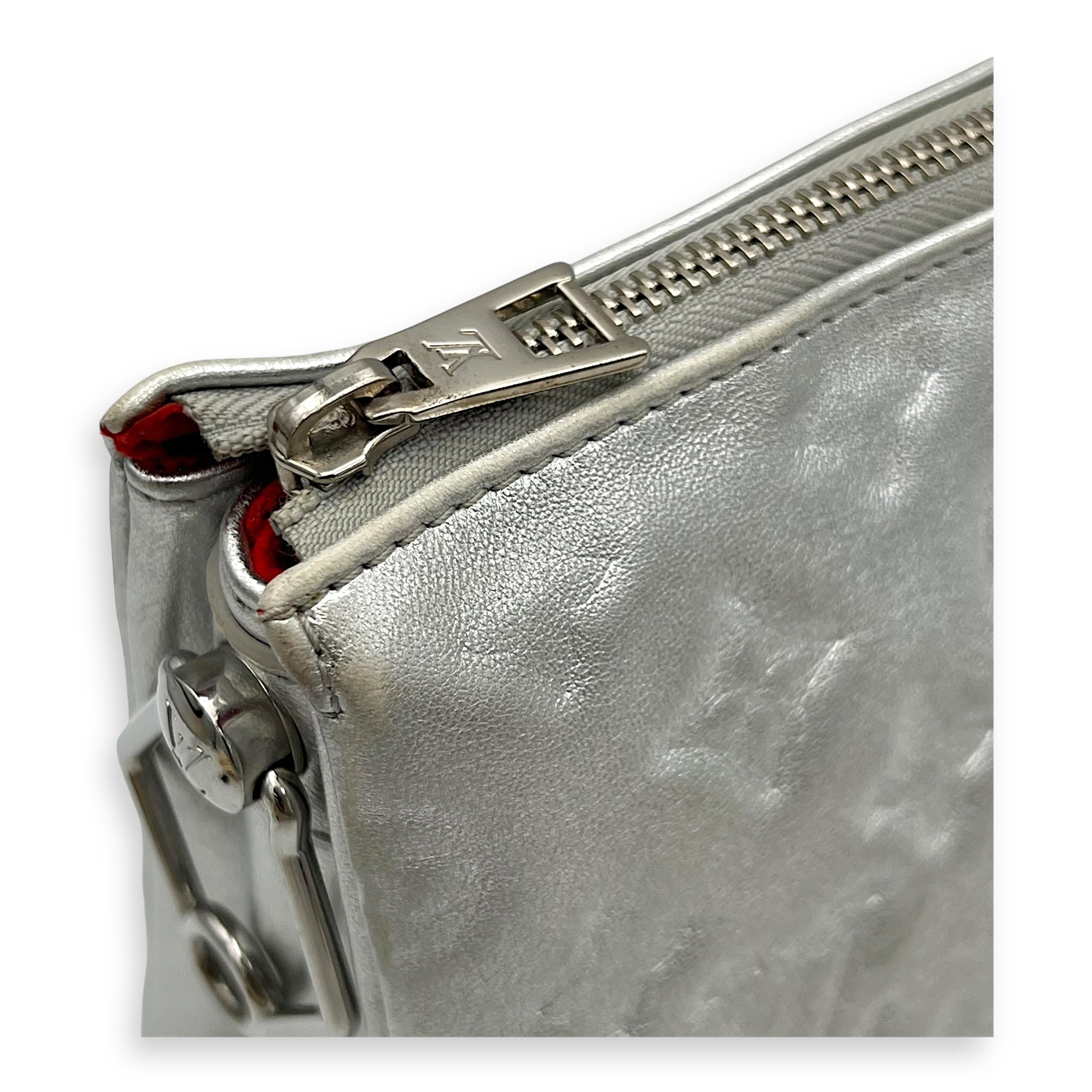 Louis Vuitton Coussin PM Silver Shoulder Bag in Lambskin, Silver hardware_8