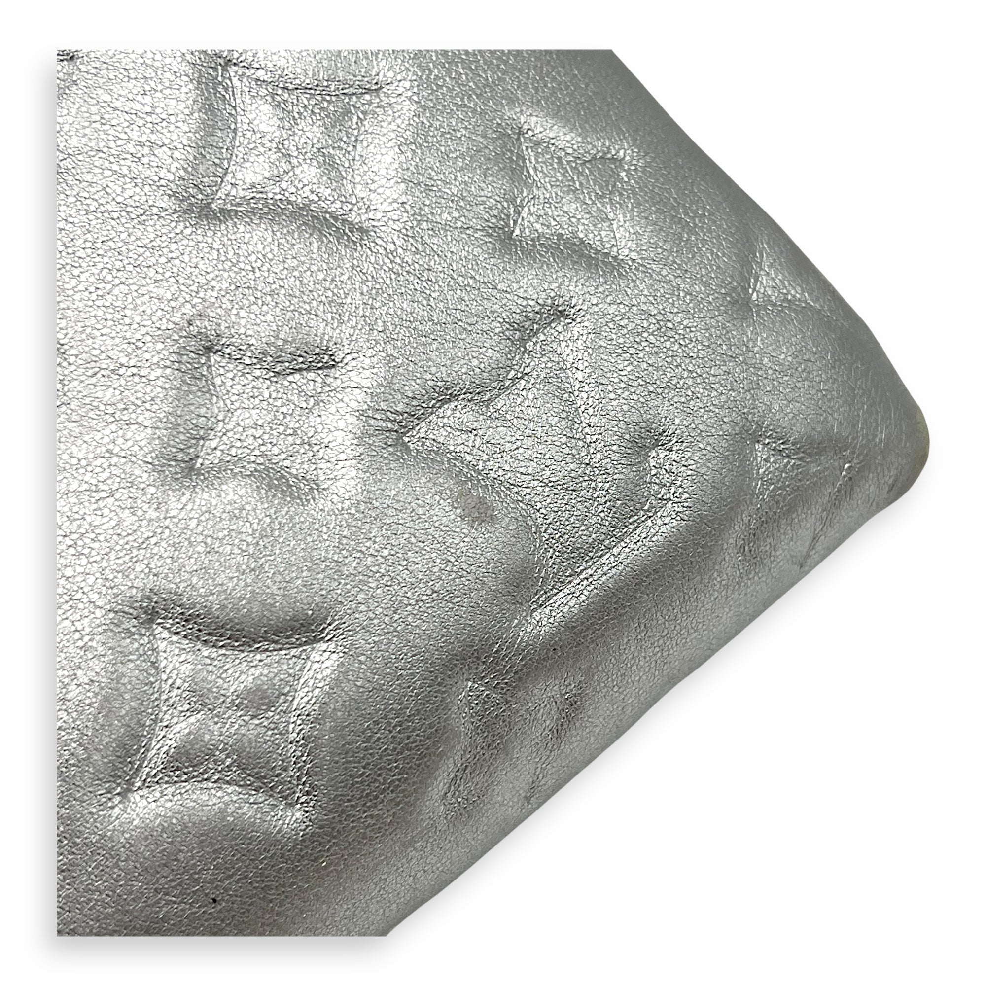 Louis Vuitton Coussin PM Silver Shoulder Bag in Lambskin, Silver hardware_9