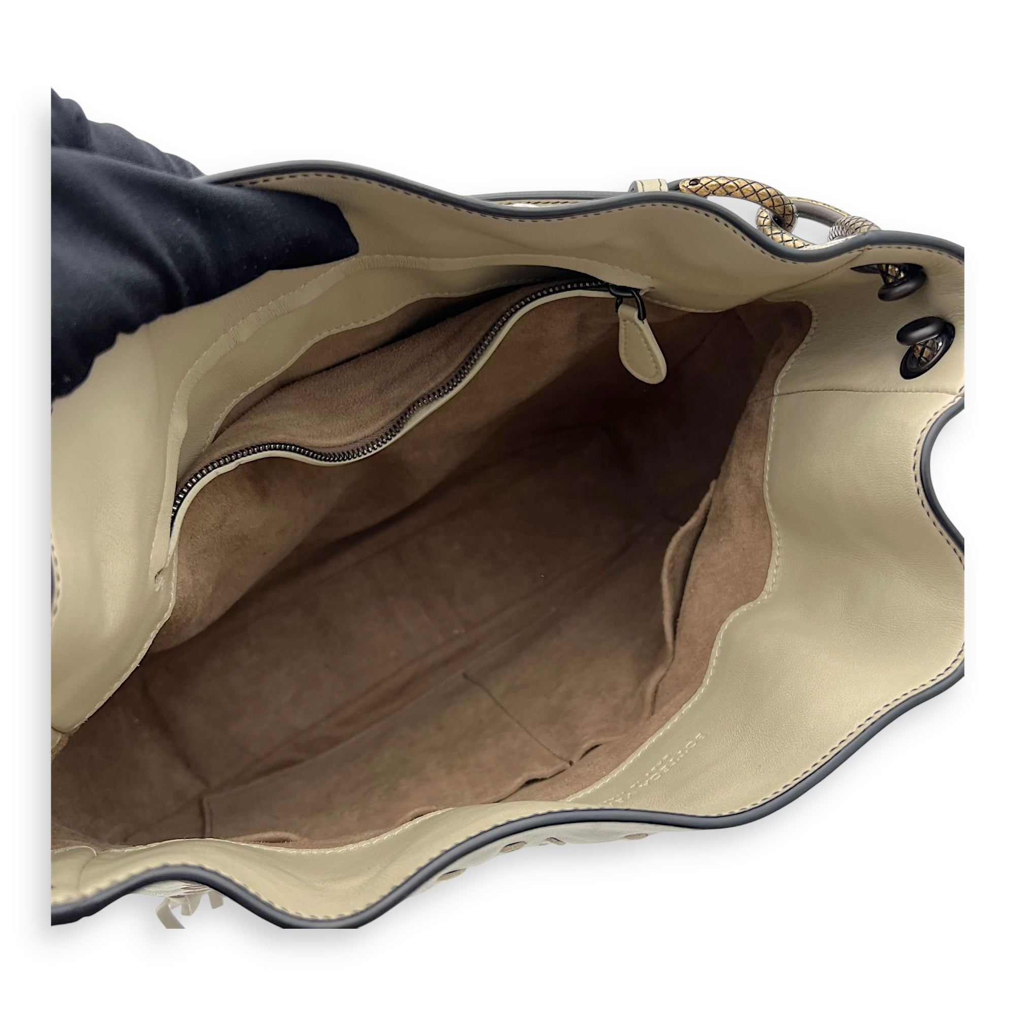 Bottega Veneta Intrecciato Shoulder Bag White in Lambskin, Gunmetal hardware_10