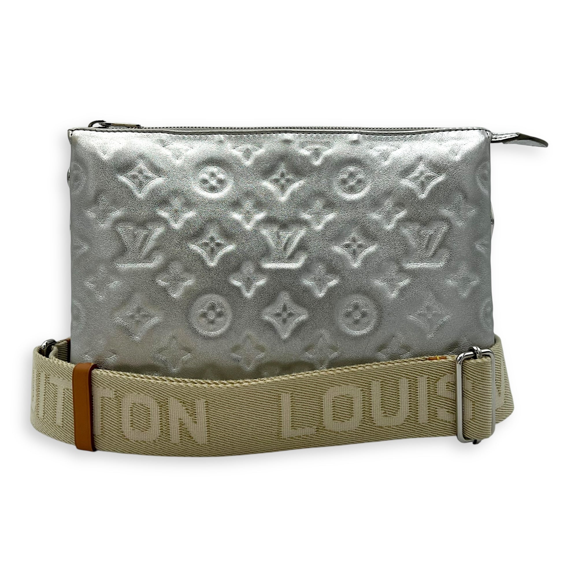 Louis Vuitton Coussin PM Silver Shoulder Bag in Lambskin, Silver hardware_12