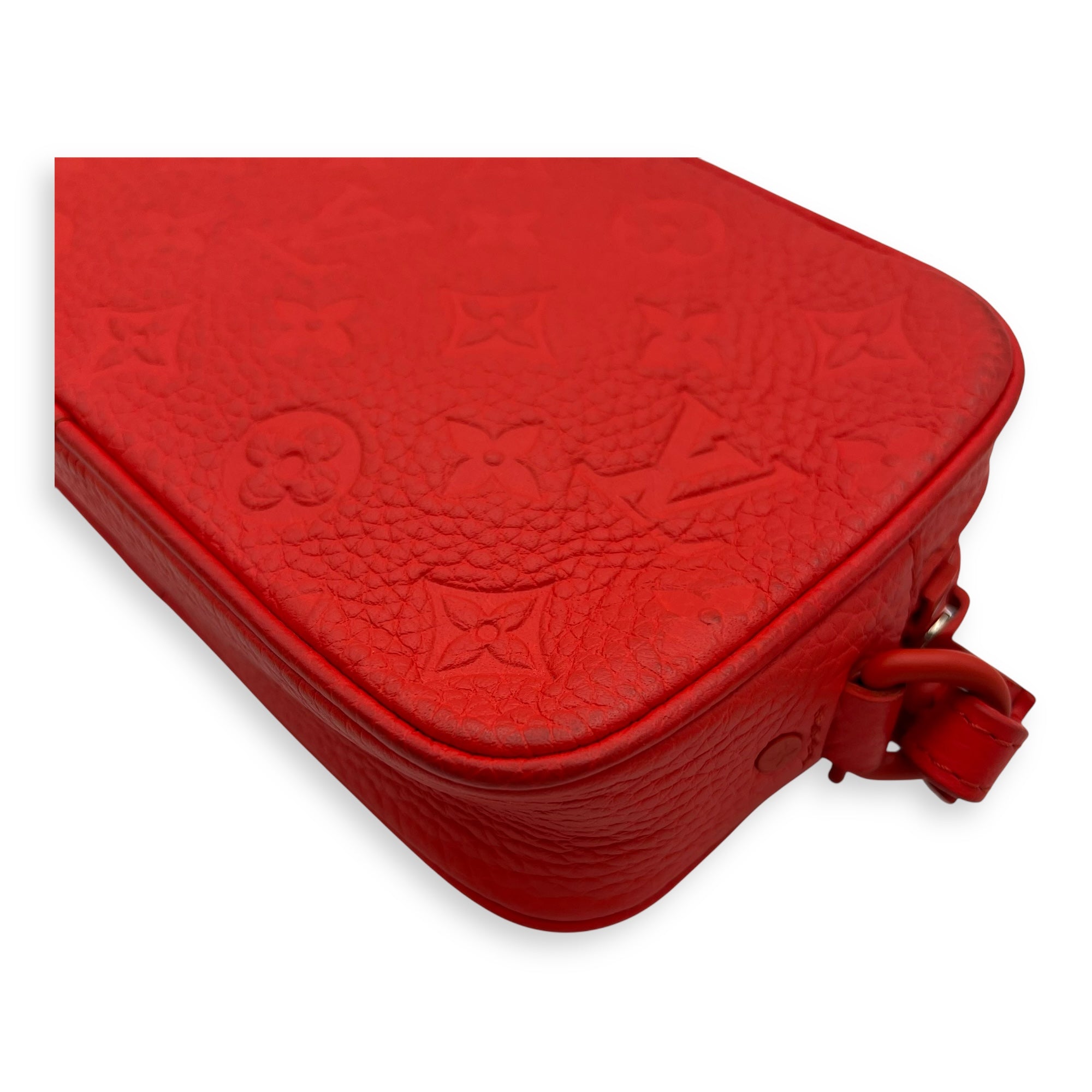 Louis Vuitton Pochette Volga Red Crossbody Bag in Taurillon Leather, Silver hardware_13