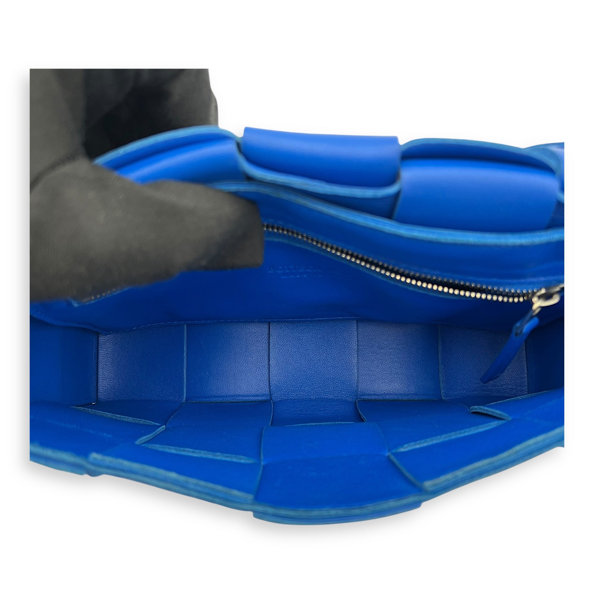 Bottega Veneta Cassette Shoulder Bag Blue in Lambskin_6