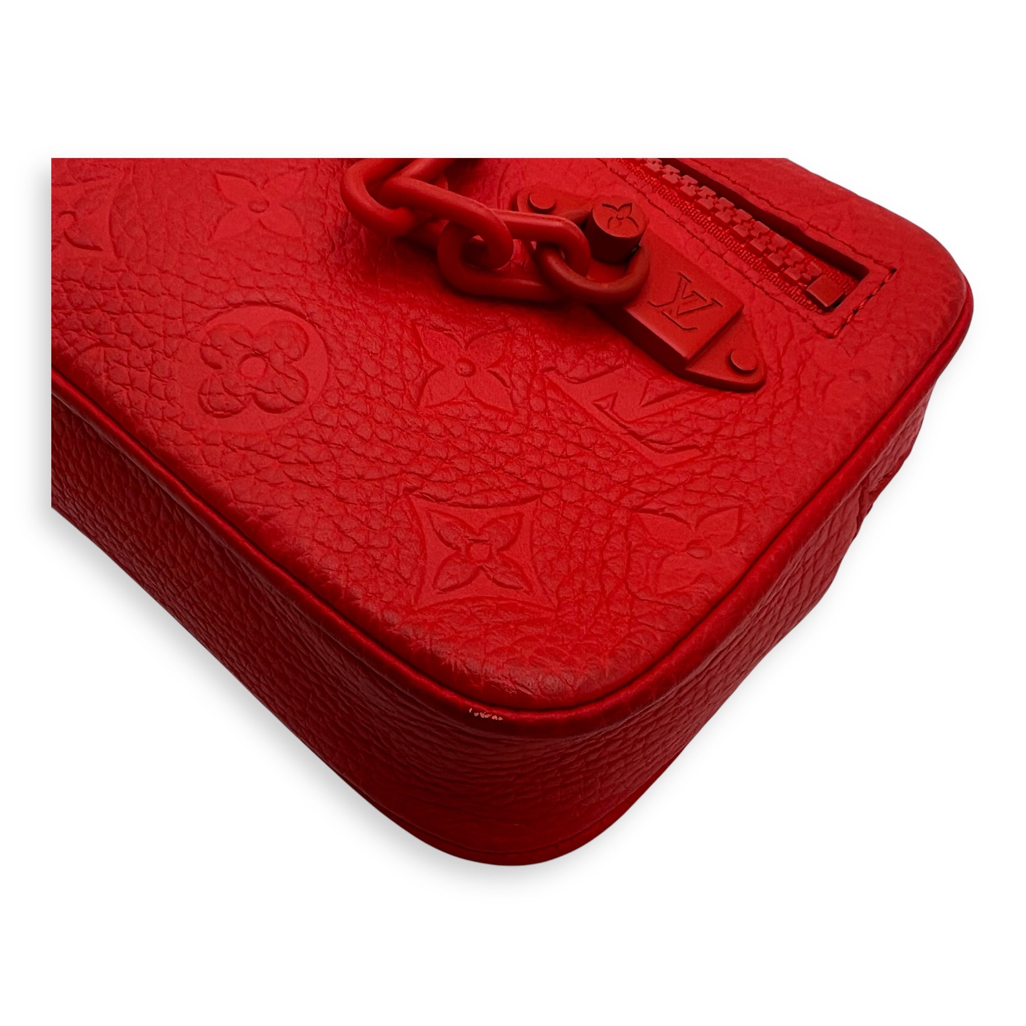 Louis Vuitton Pochette Volga Red Crossbody Bag in Taurillon Leather, Silver hardware_11
