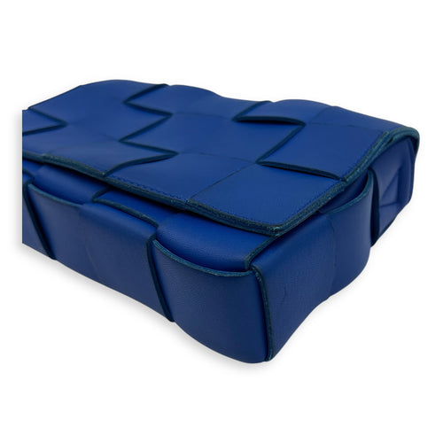 Bottega Veneta Cassette Shoulder Bag Blue in Lambskin_8