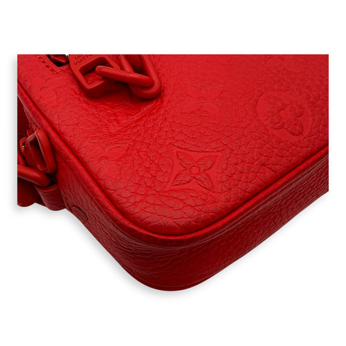 Louis Vuitton Pochette Volga Red Crossbody Bag in Taurillon Leather, Silver hardware_10