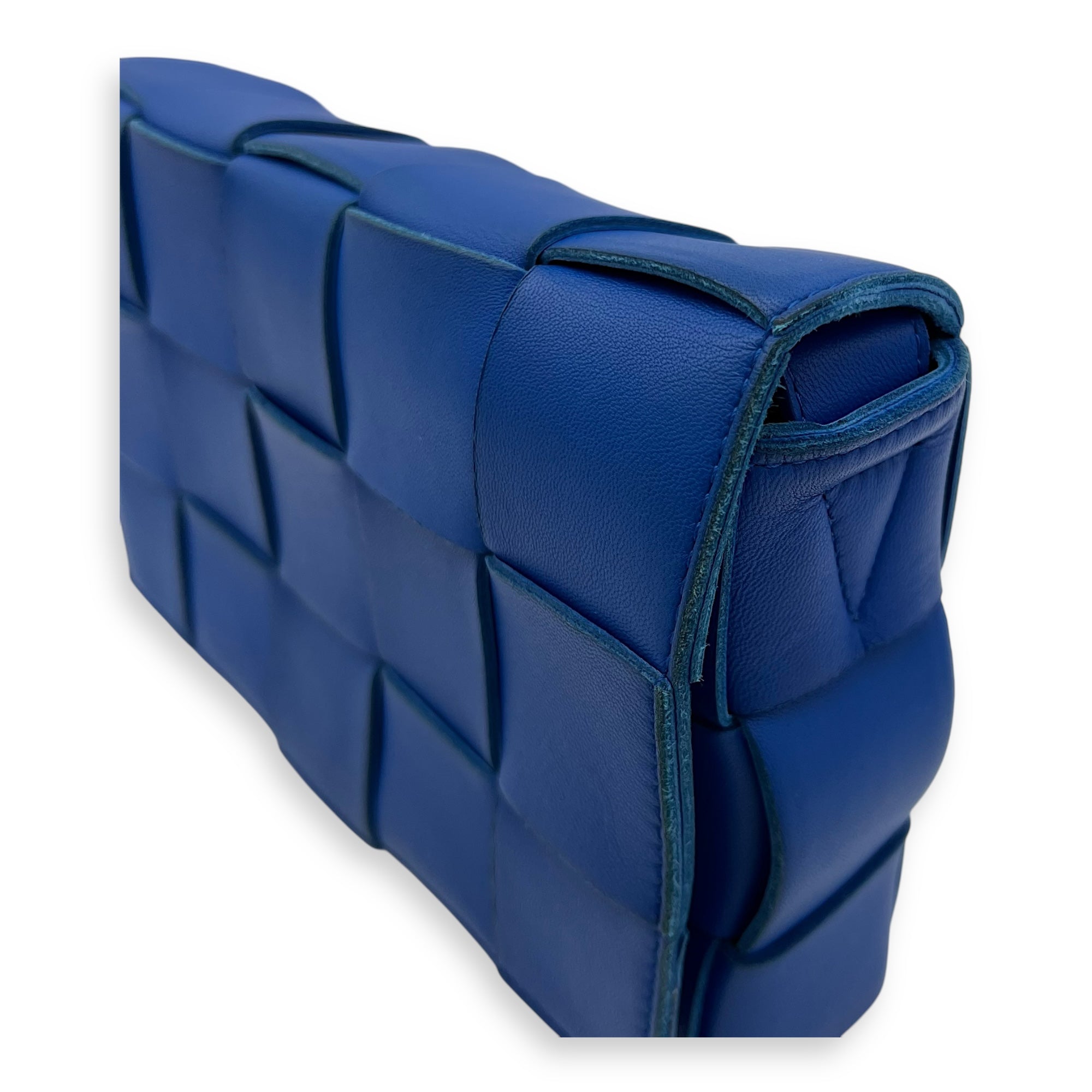 Bottega Veneta Cassette Shoulder Bag Blue in Lambskin_10