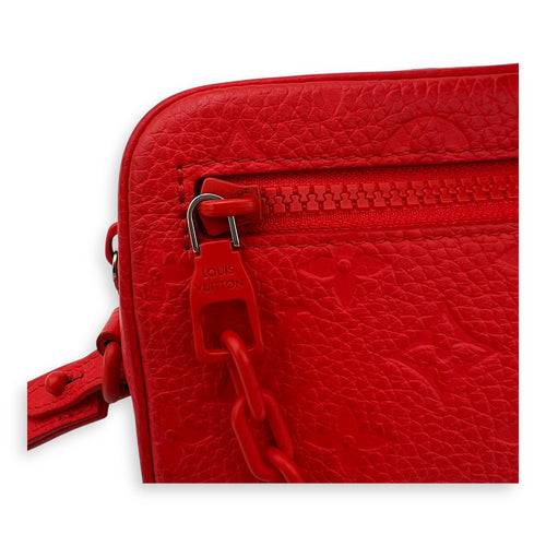 Louis Vuitton Pochette Volga Red Crossbody Bag in Taurillon Leather, Silver hardware_7