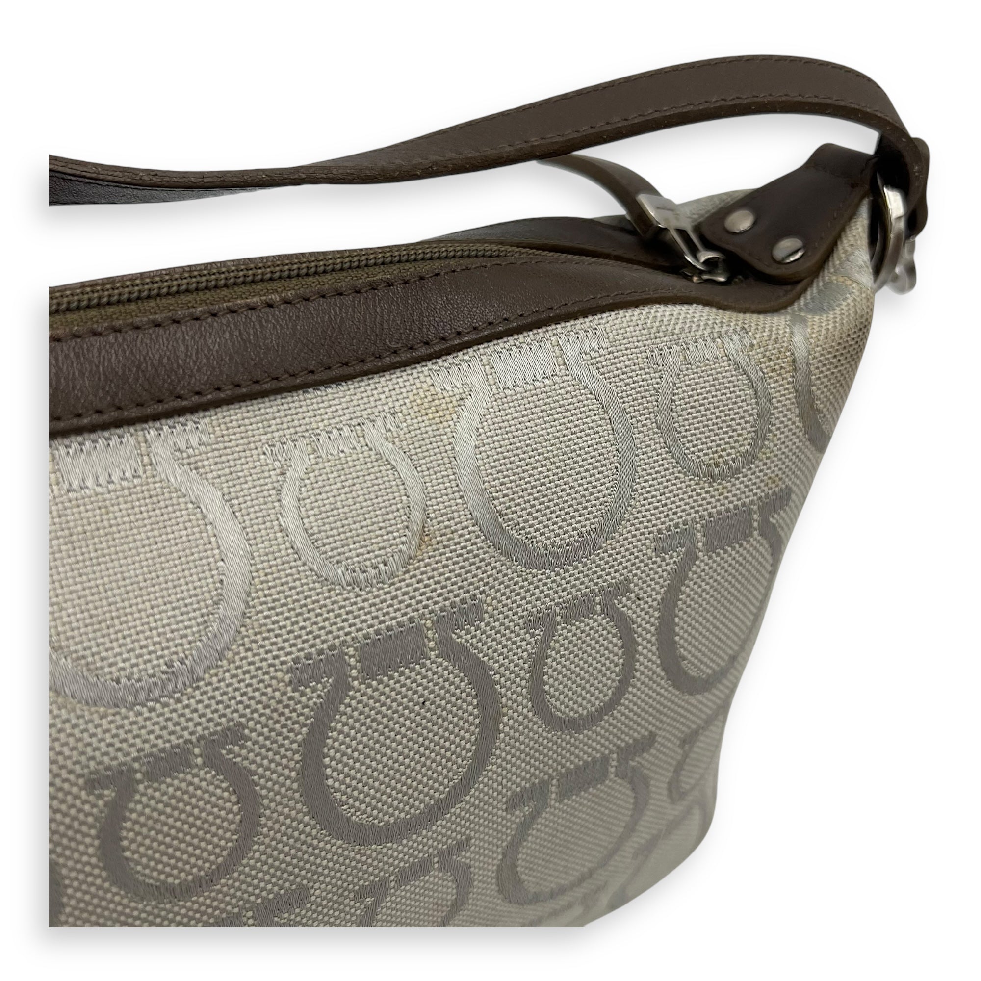 Salvatore Ferragamo Gancini Shoulder Bag White in Canvas, Silver hardware_8