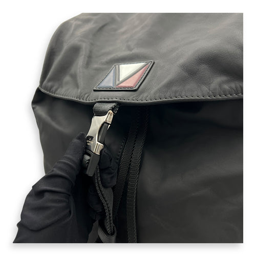 Louis Vuitton V-Line Pulse Grey Backpack in Calfskin, Silver hardware_11