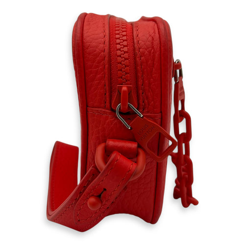Louis Vuitton Pochette Volga Red Crossbody Bag in Taurillon Leather, Silver hardware_3