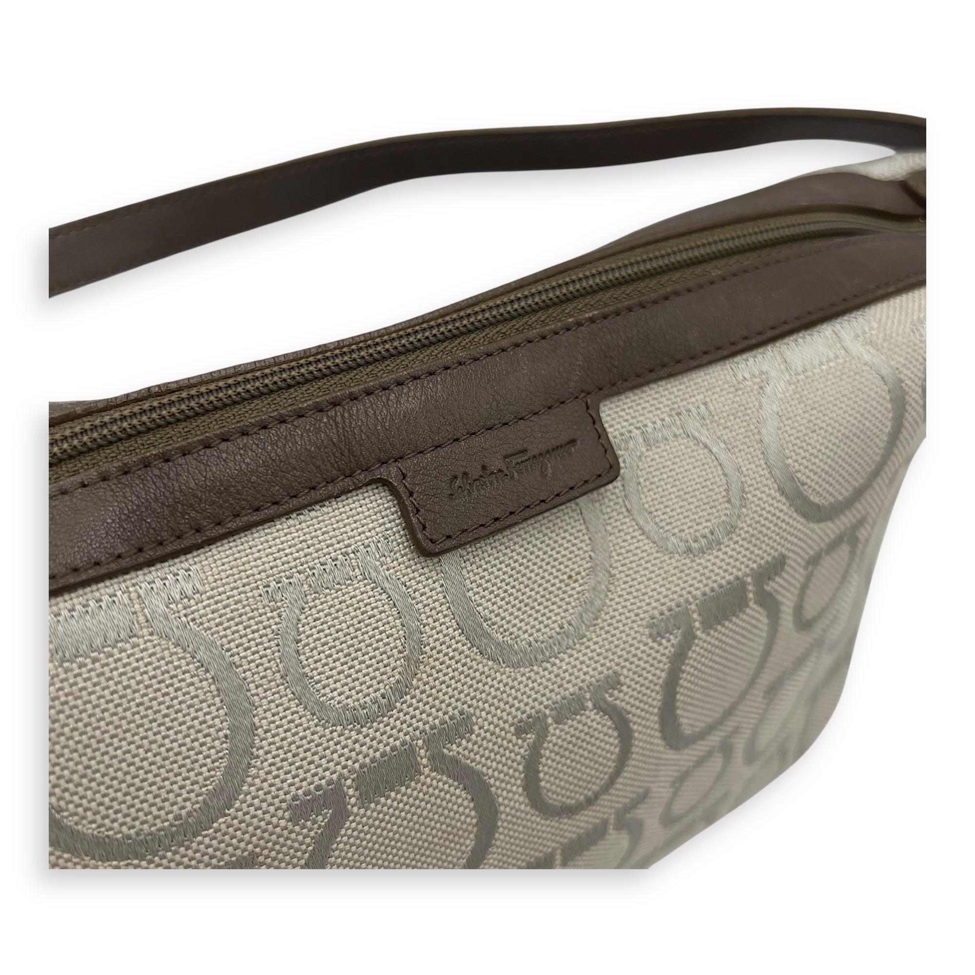 Salvatore Ferragamo Gancini Shoulder Bag White in Canvas, Silver hardware_13