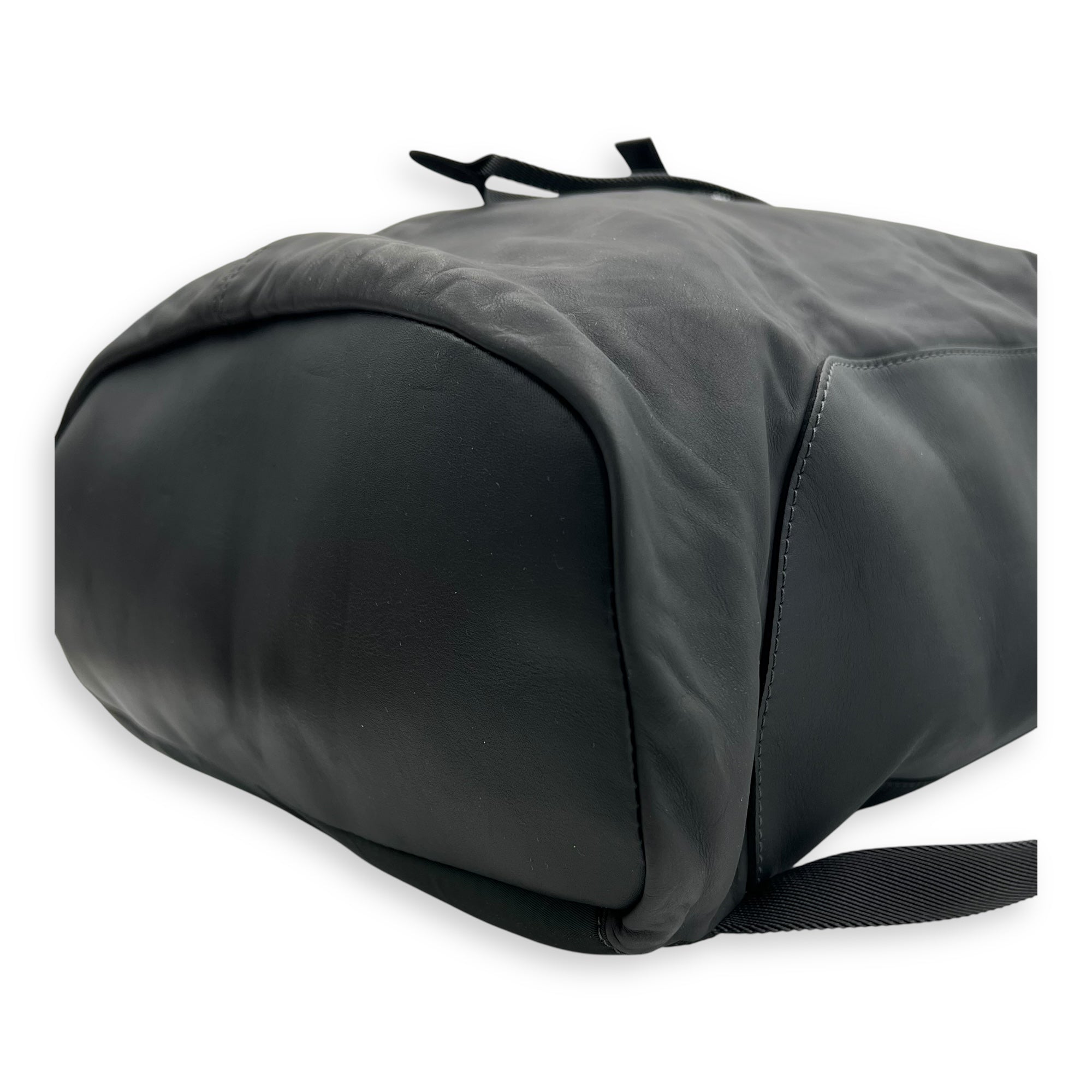 Louis Vuitton V-Line Pulse Grey Backpack in Calfskin, Silver hardware_10