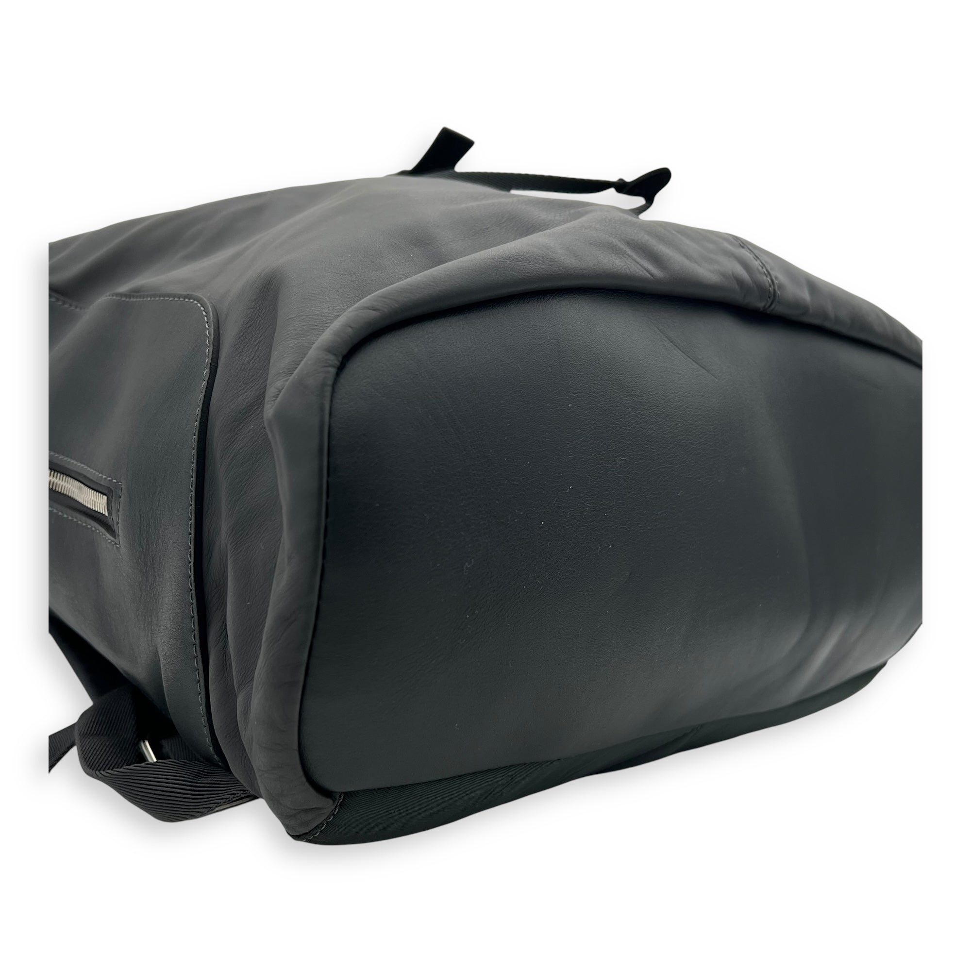 Louis Vuitton V-Line Pulse Grey Backpack in Calfskin, Silver hardware_9