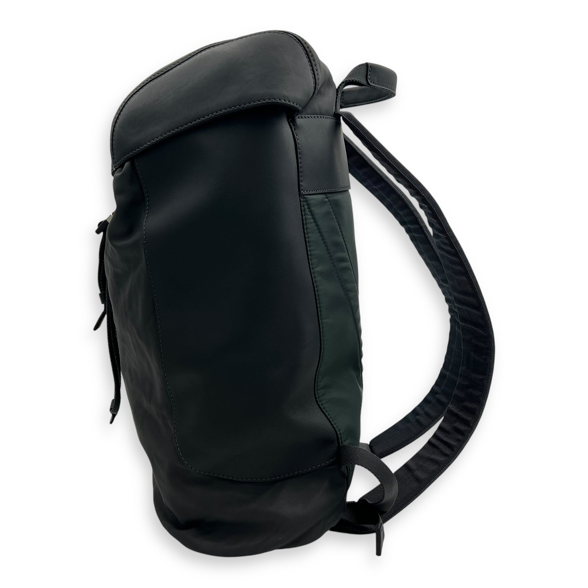 Louis Vuitton V-Line Pulse Grey Backpack in Calfskin, Silver hardware_3