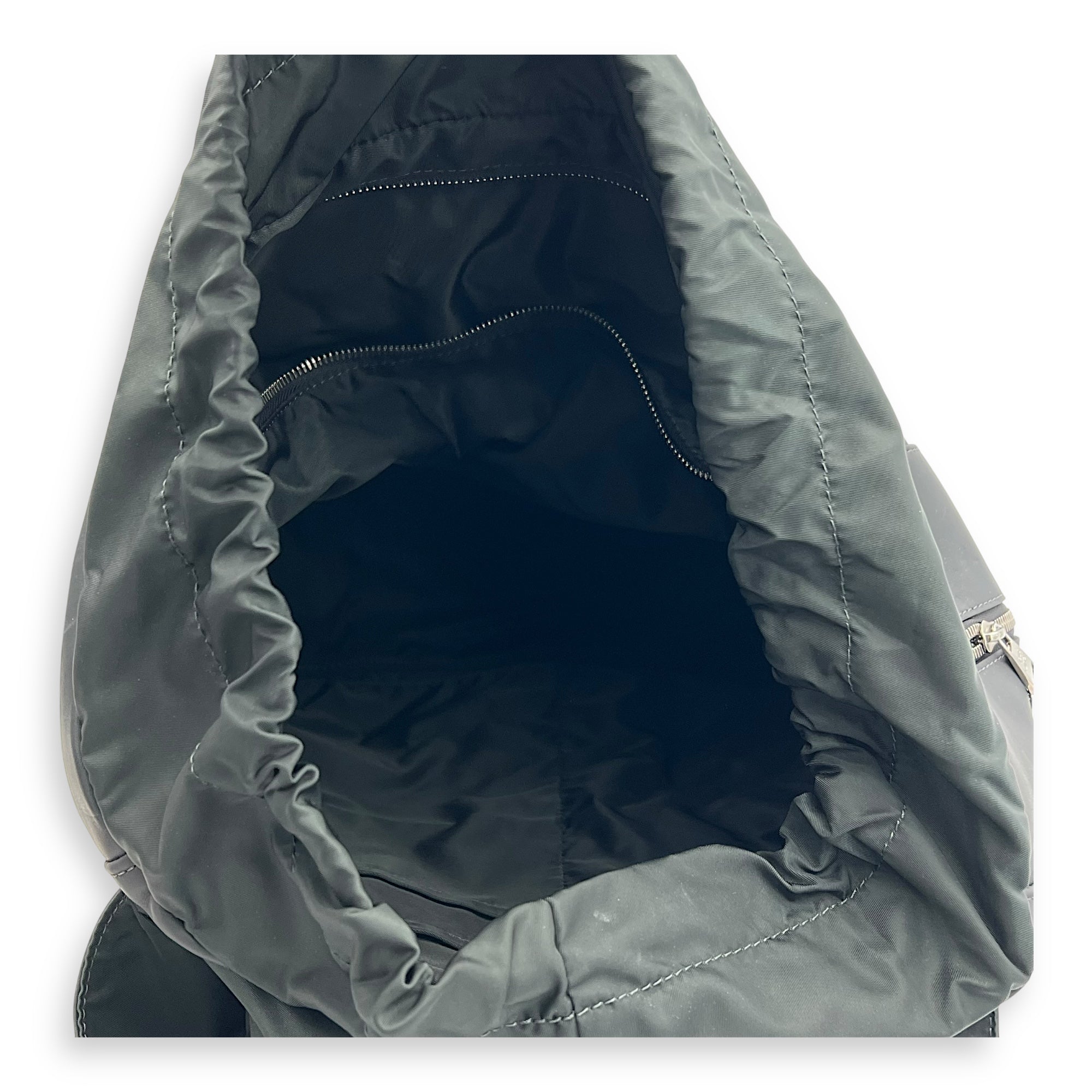 Louis Vuitton V-Line Pulse Grey Backpack in Calfskin, Silver hardware_6