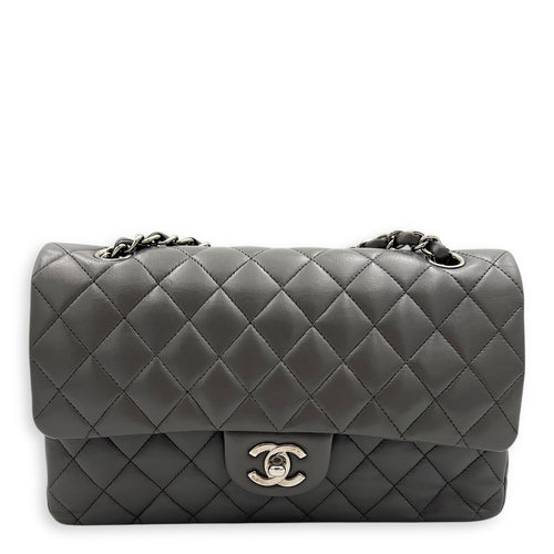 Classic Medium Grey (retouched) Shoulder Bag in Lambskin, Silver hardware