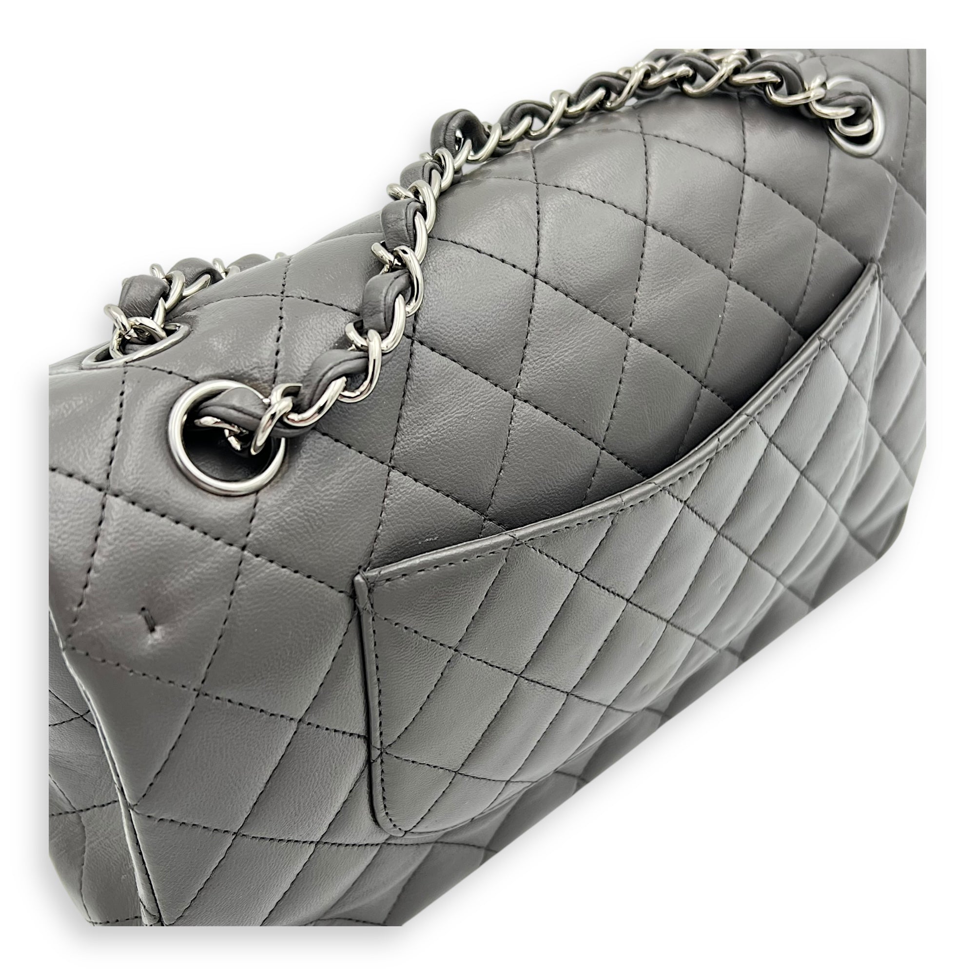 Classic Medium Grey (retouched) Shoulder Bag in Lambskin, Silver hardware