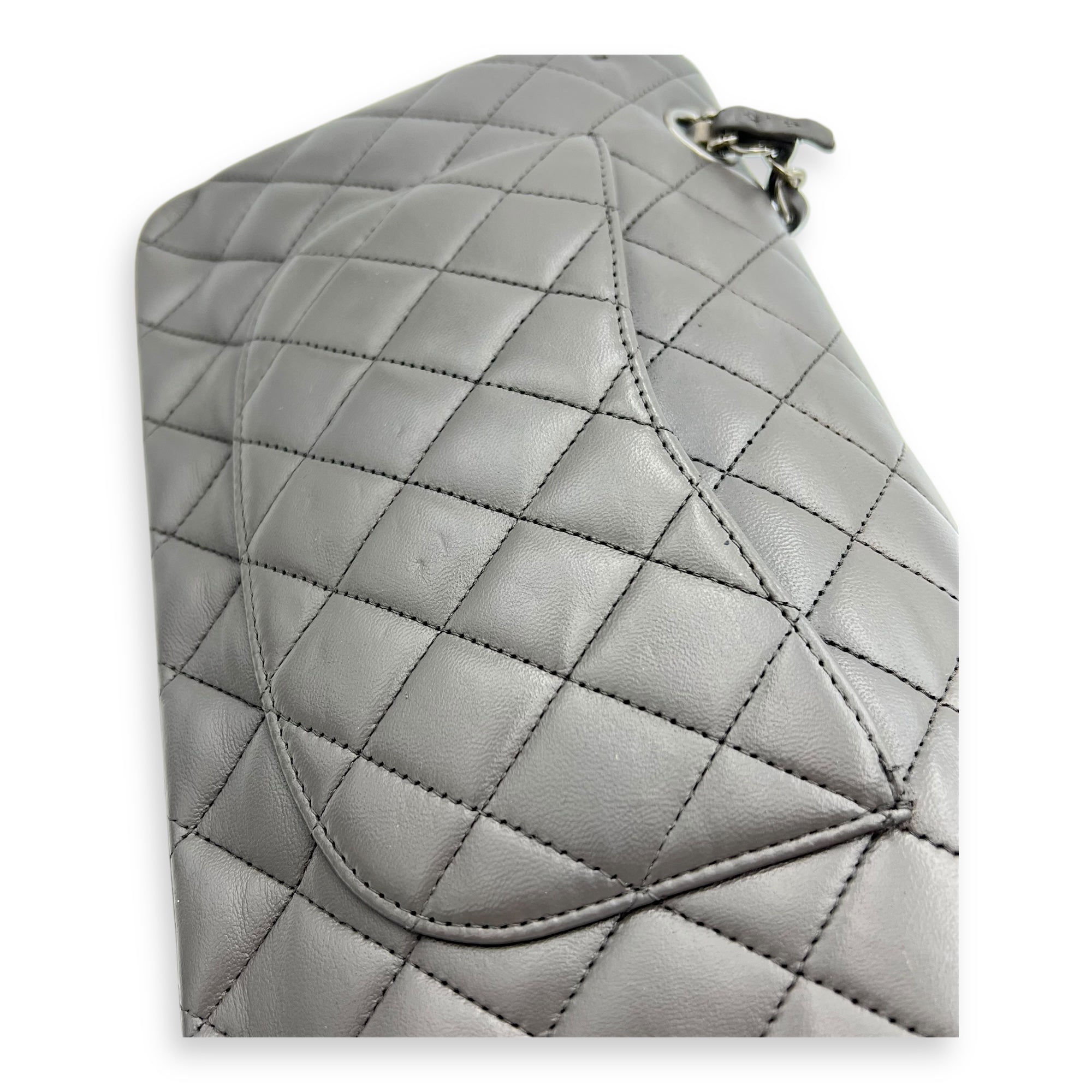 Classic Medium Grey (retouched) Shoulder Bag in Lambskin, Silver hardware
