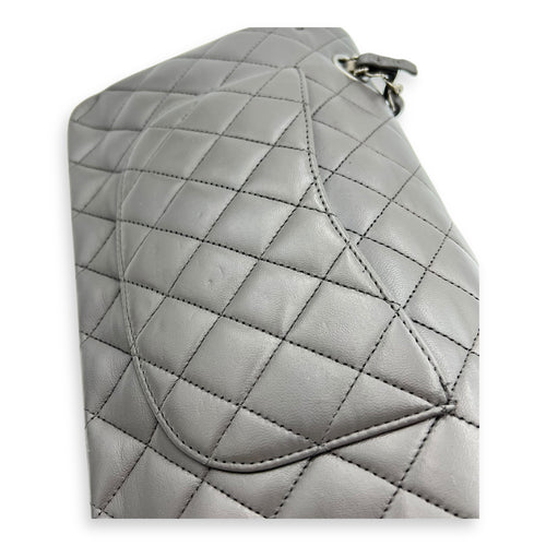 Classic Medium Grey (retouched) Shoulder Bag in Lambskin, Silver hardware