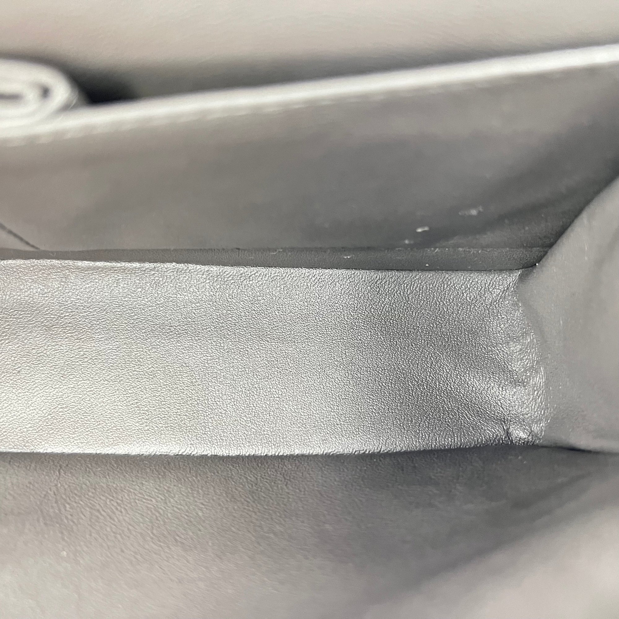 Classic Medium Grey (retouched) Shoulder Bag in Lambskin, Silver hardware