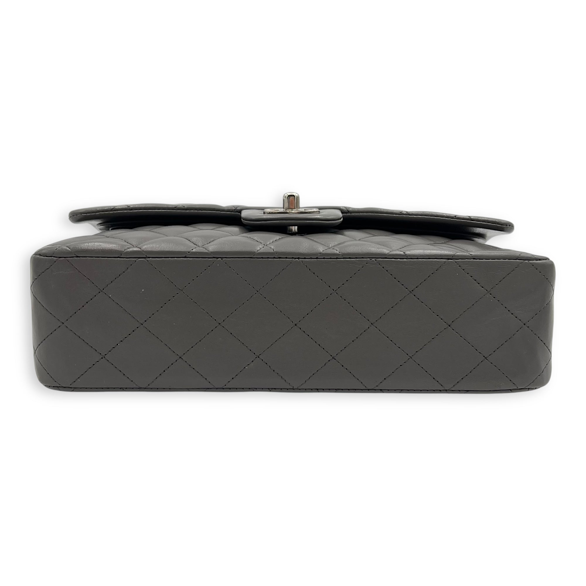 Classic Medium Grey (retouched) Shoulder Bag in Lambskin, Silver hardware