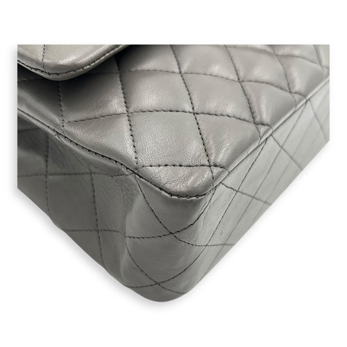 Classic Medium Grey (retouched) Shoulder Bag in Lambskin, Silver hardware