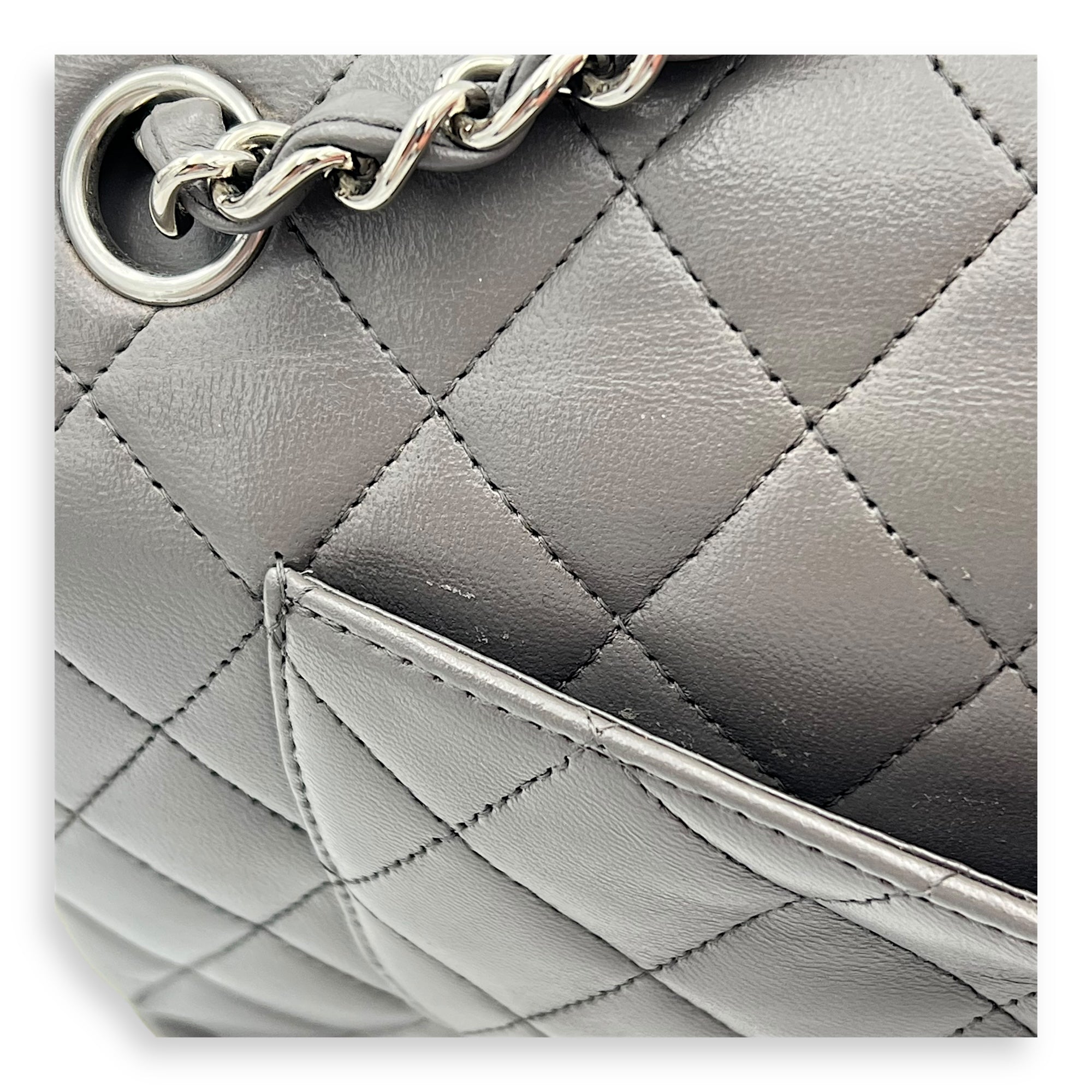 Classic Medium Grey (retouched) Shoulder Bag in Lambskin, Silver hardware